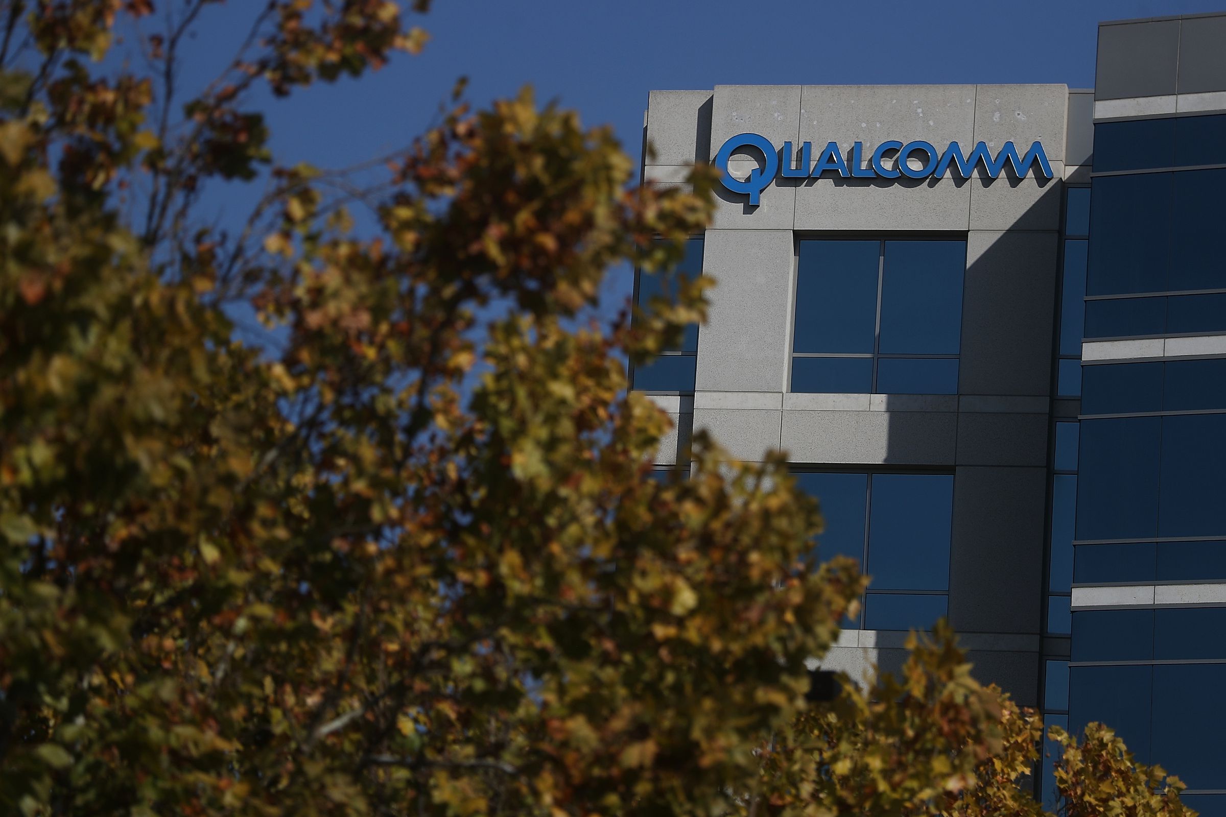 Apple Threatens To Drop Qualcomm Wireless Chips From iPhone