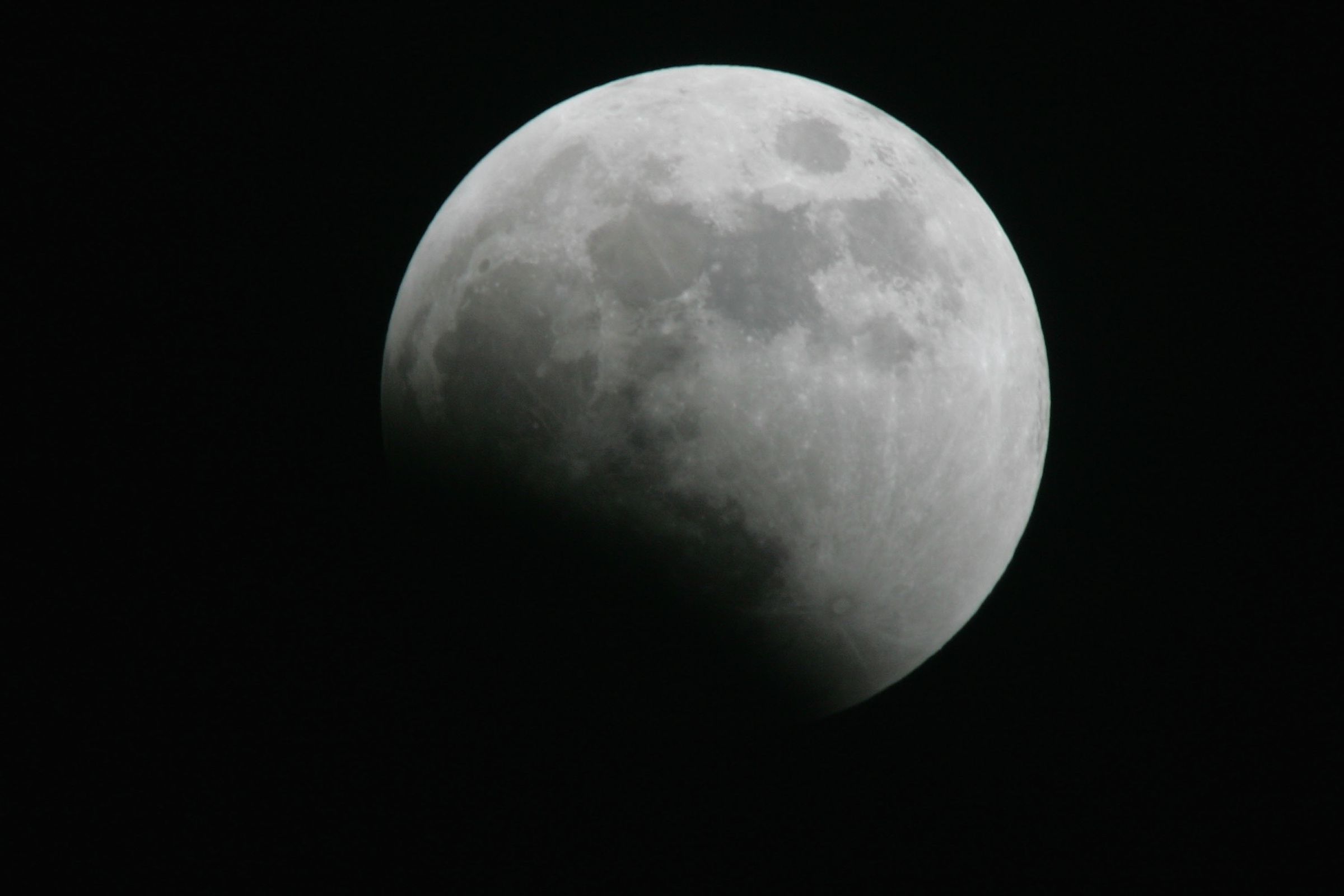 Last Lunar Eclipse Until 2007 Reveals 'Blood Moon'