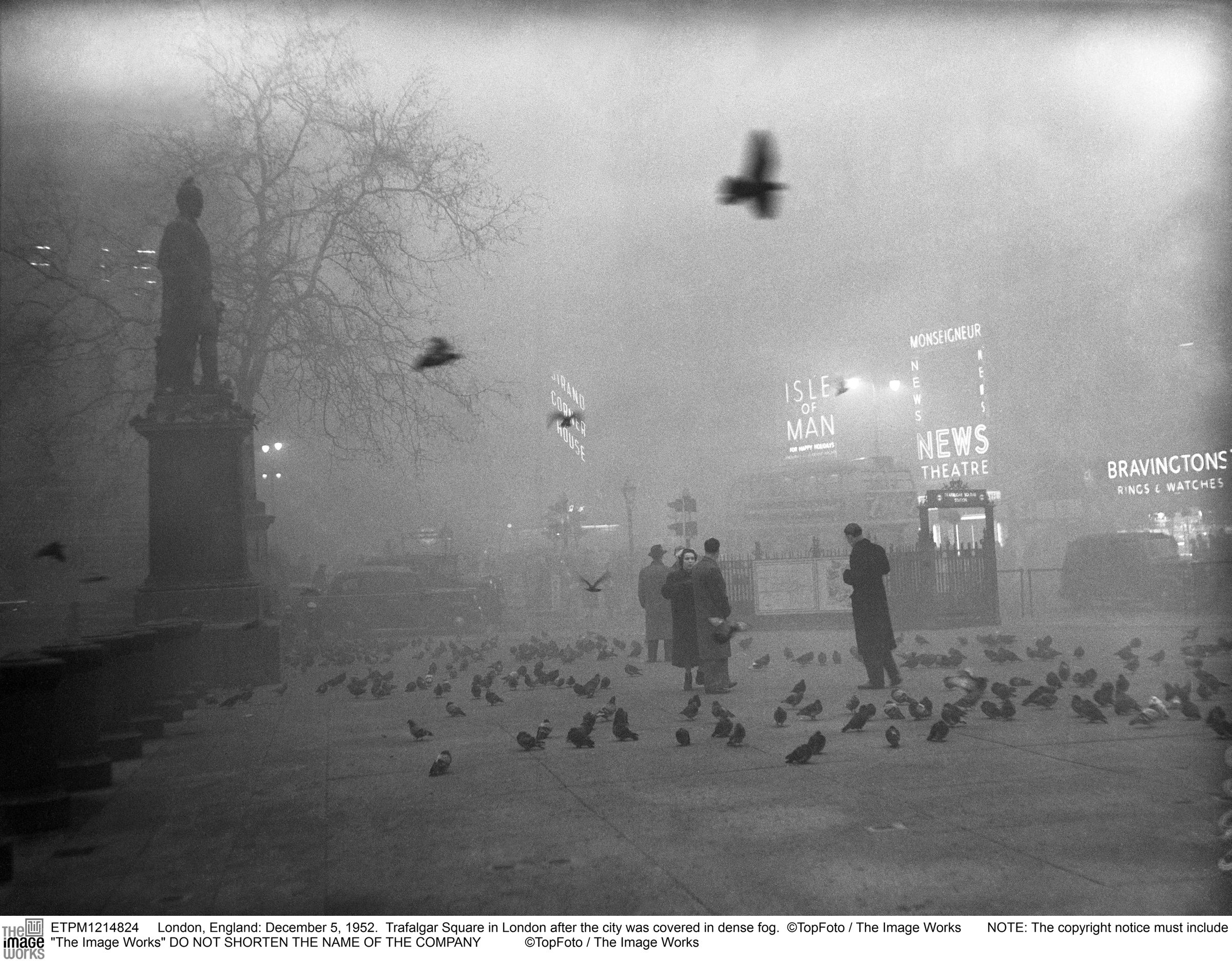 Trafalgar Square in London during the Great Smog of 1952.