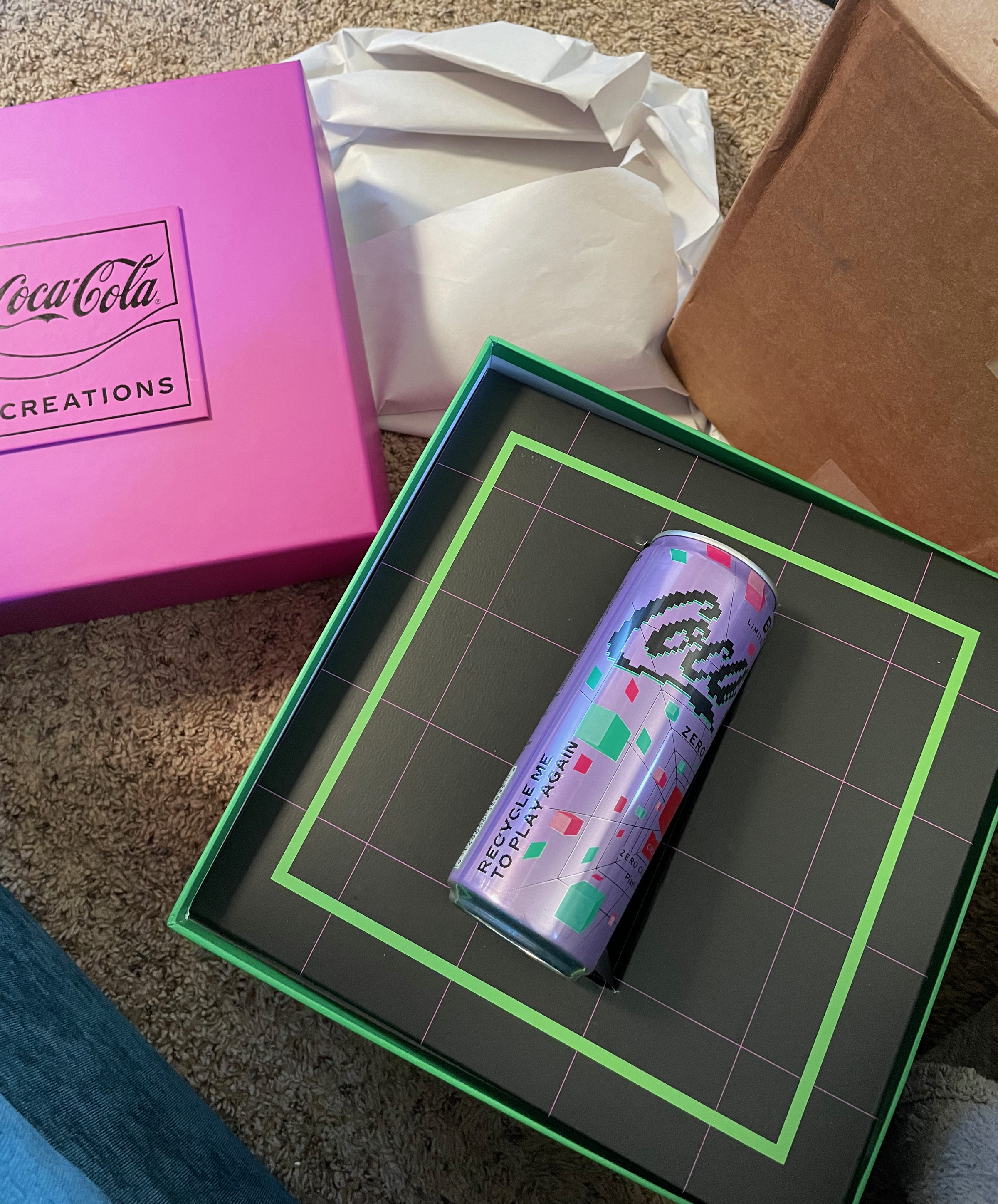 Image showing the Coke Byte can in its box.