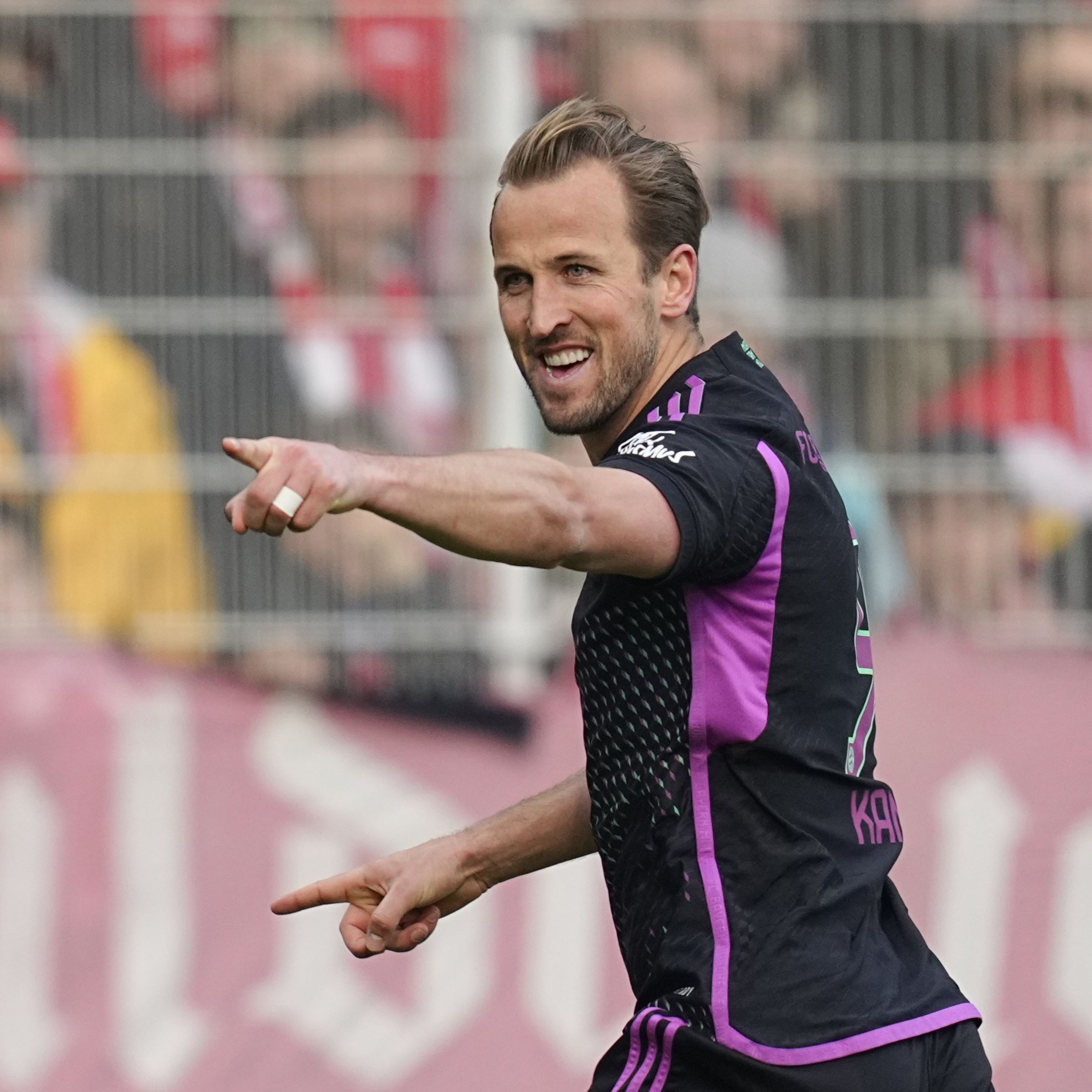 Harry Kane of Bayern Munich celebrates during the Bundesliga match between 1. FC Union Berlin and FC Bayern Munich at An der Alten Försterei on April 20th, 2024, in Berlin, Germany.