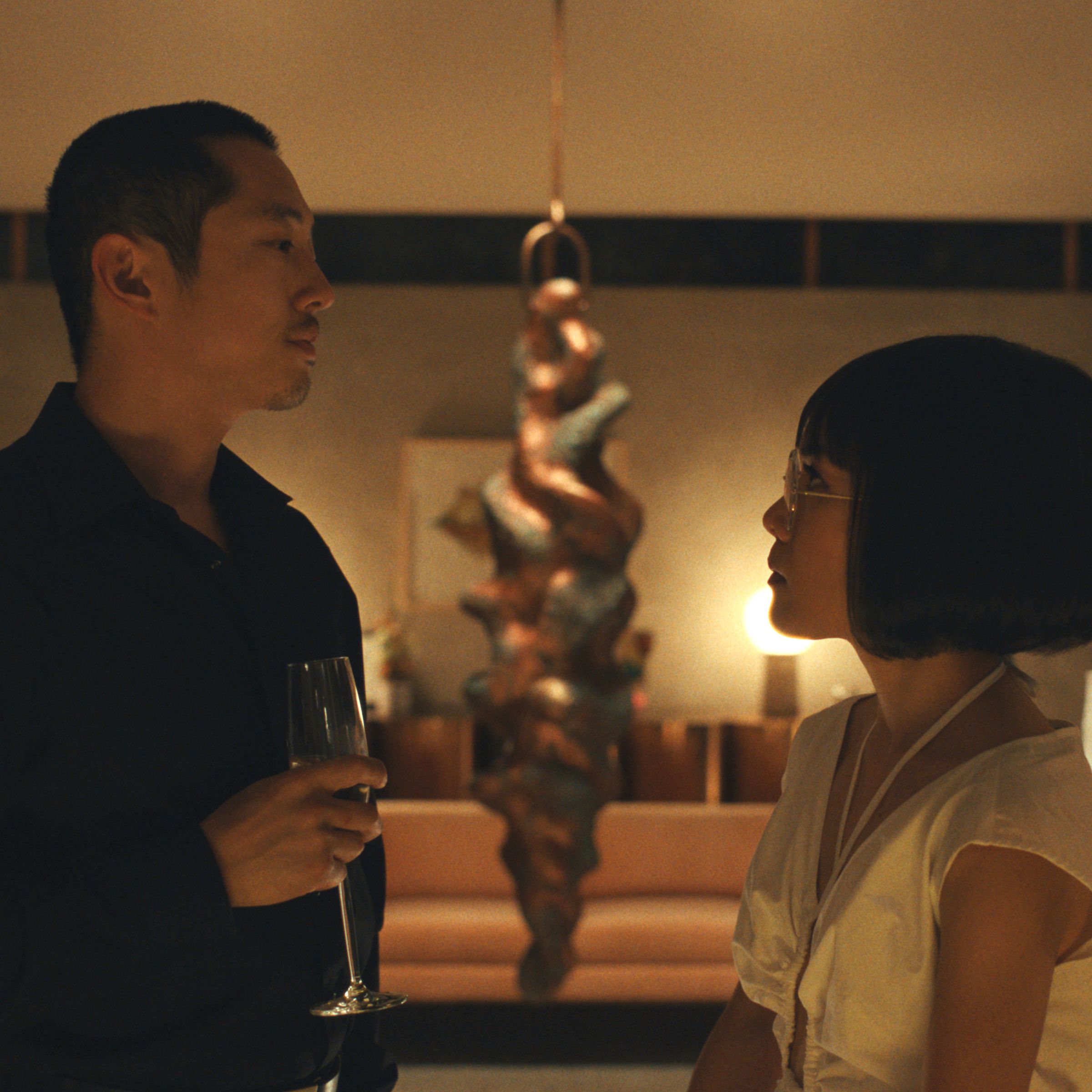Ali Wong as Amy Lau and Steven Yeun as Danny Cho in Beef.