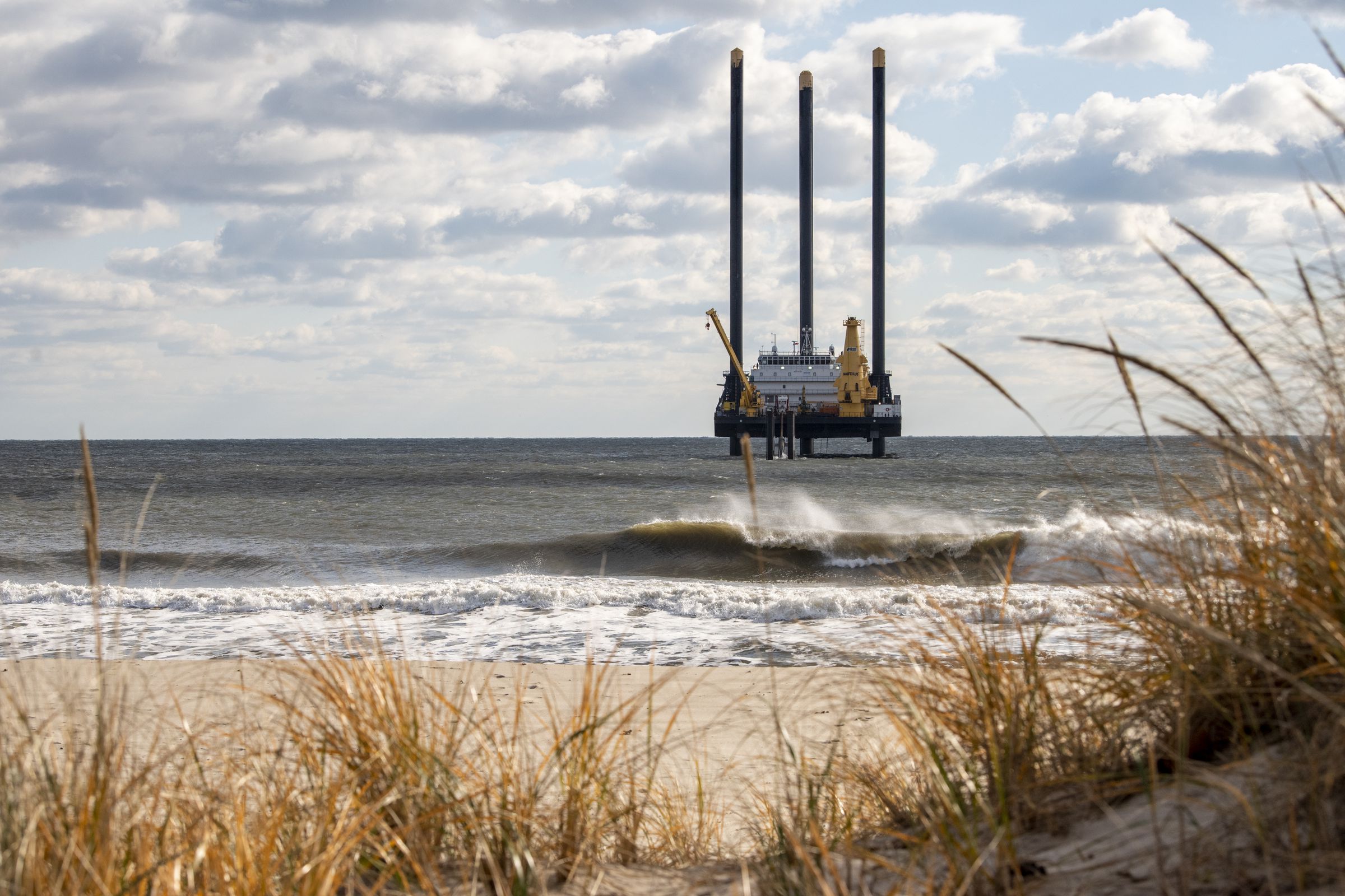 Giant Drill Near Hamptons Beach Marks Offshore Wind’s US Arrival
