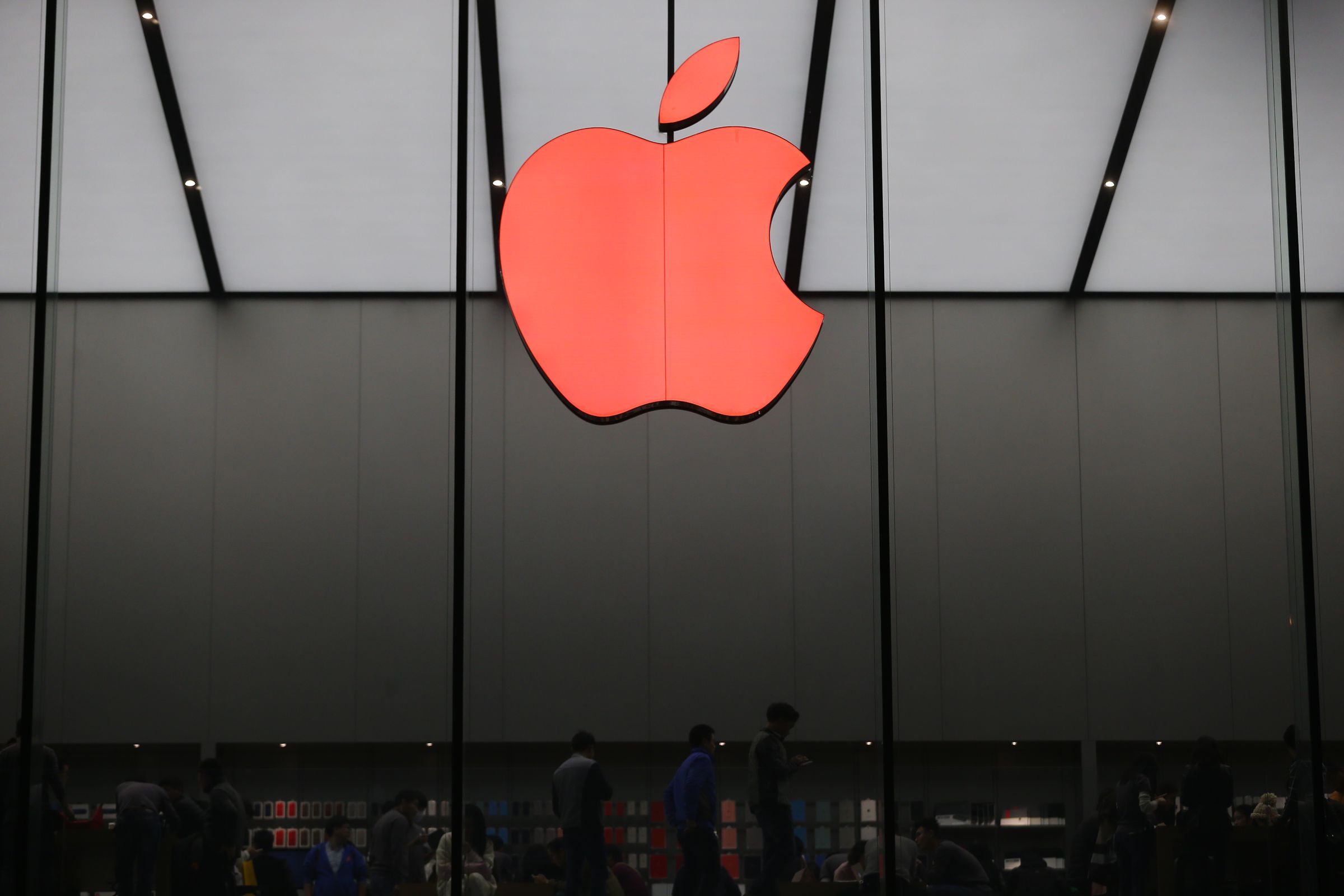 Hangzhou Apple Store Turns Logo Into Red For World AIDS Day