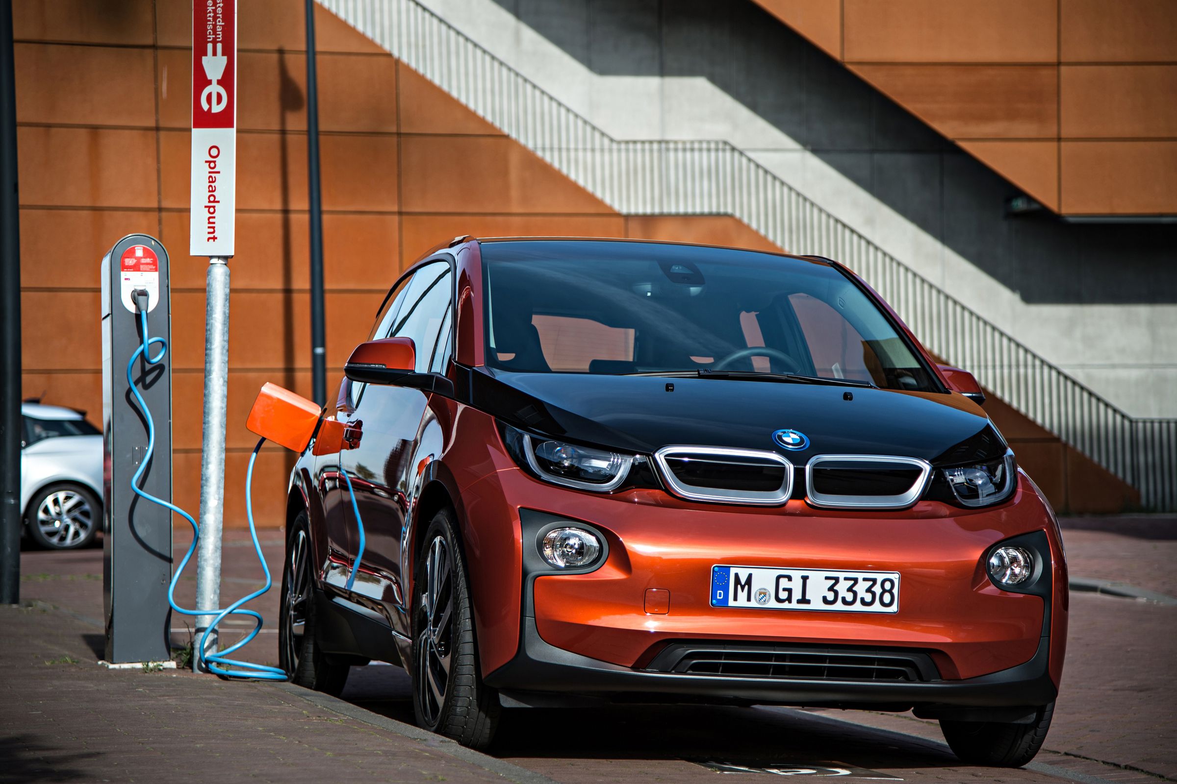 BMW i3 charging