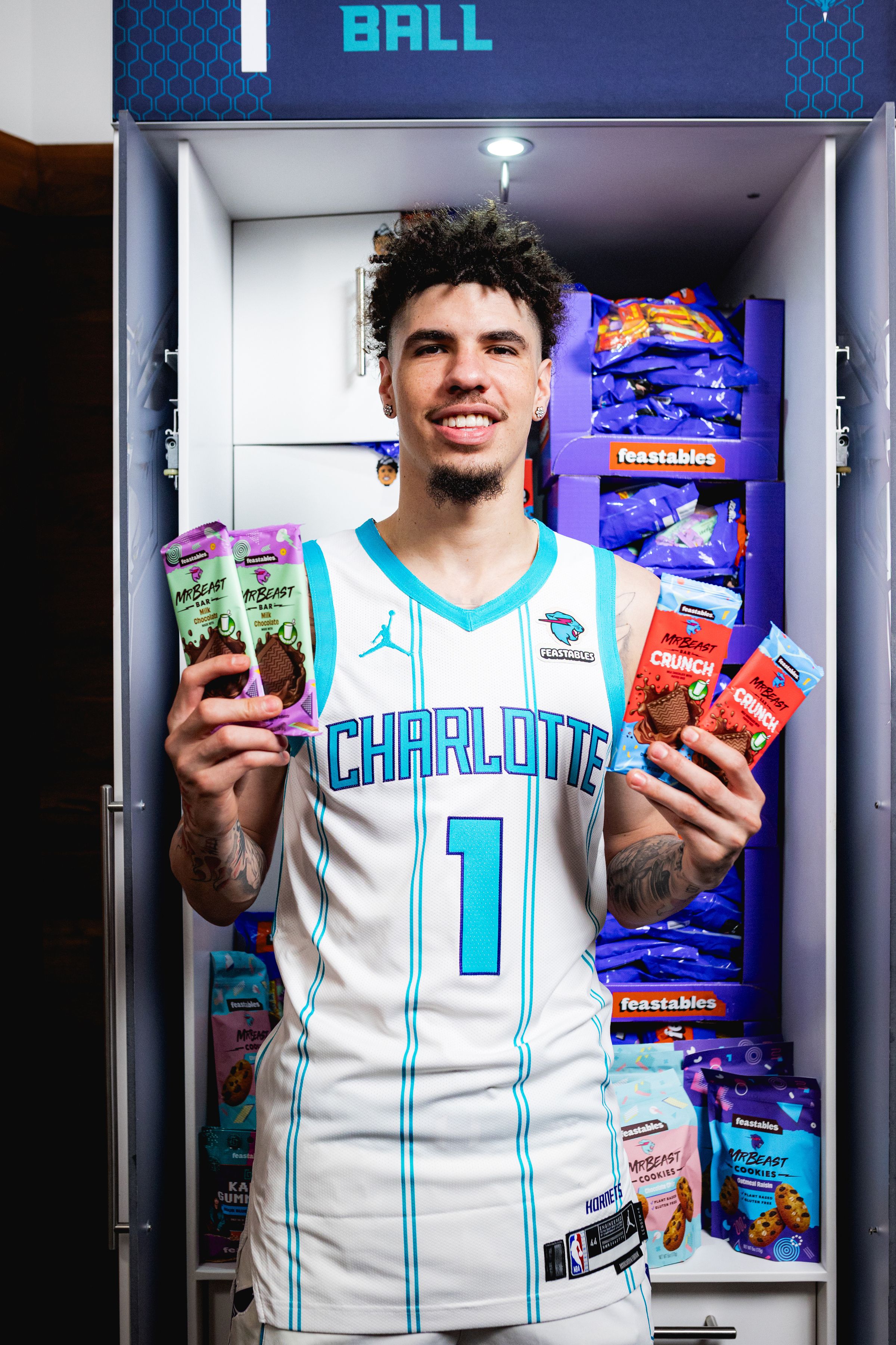 Here’s Charlotte Hornets player LaMelo Ball wearing the Feastables-branded jersey.