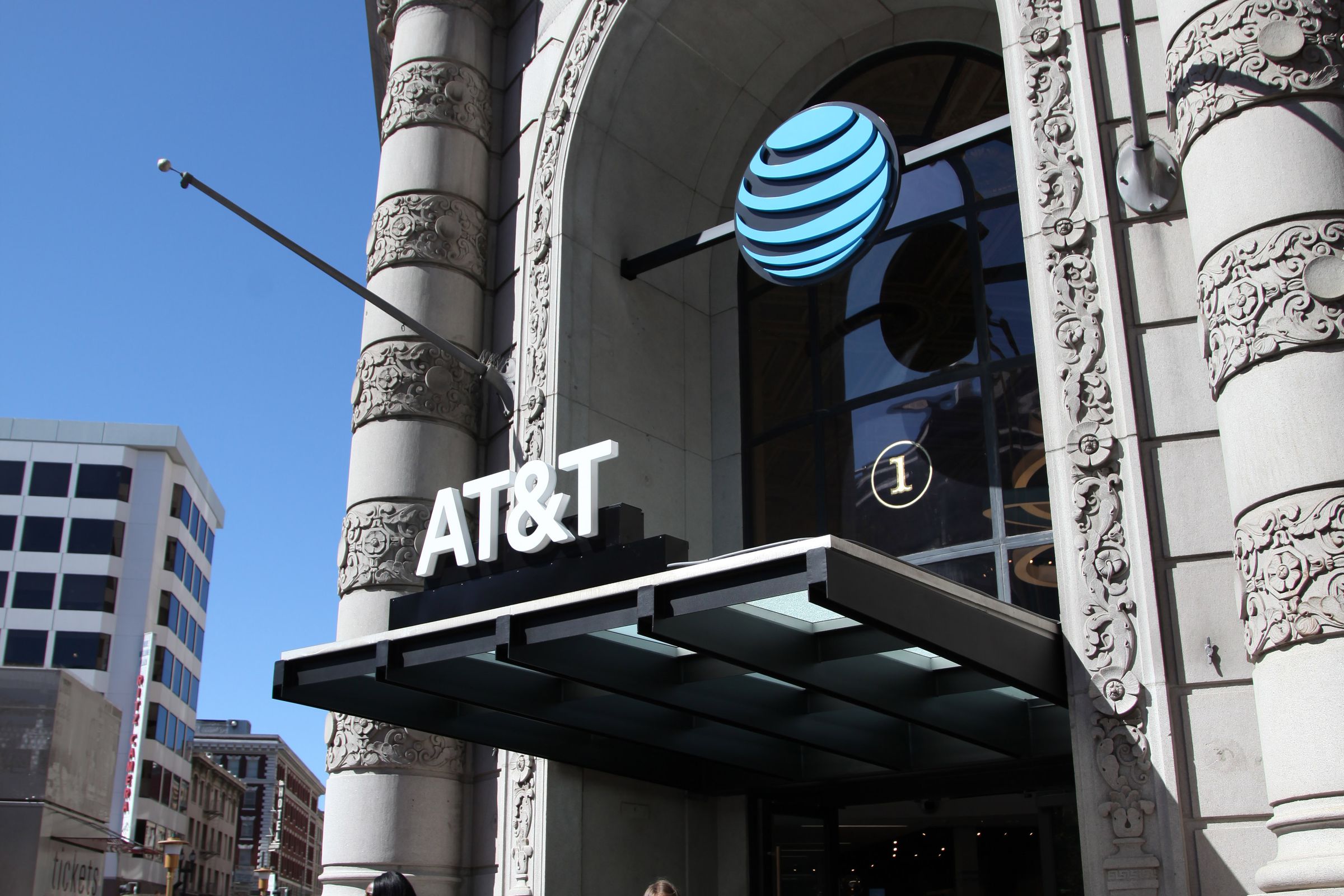 AT&T Celebrates the Grand Opening of 1 Powell @ Market with Ludacris in San Francisco