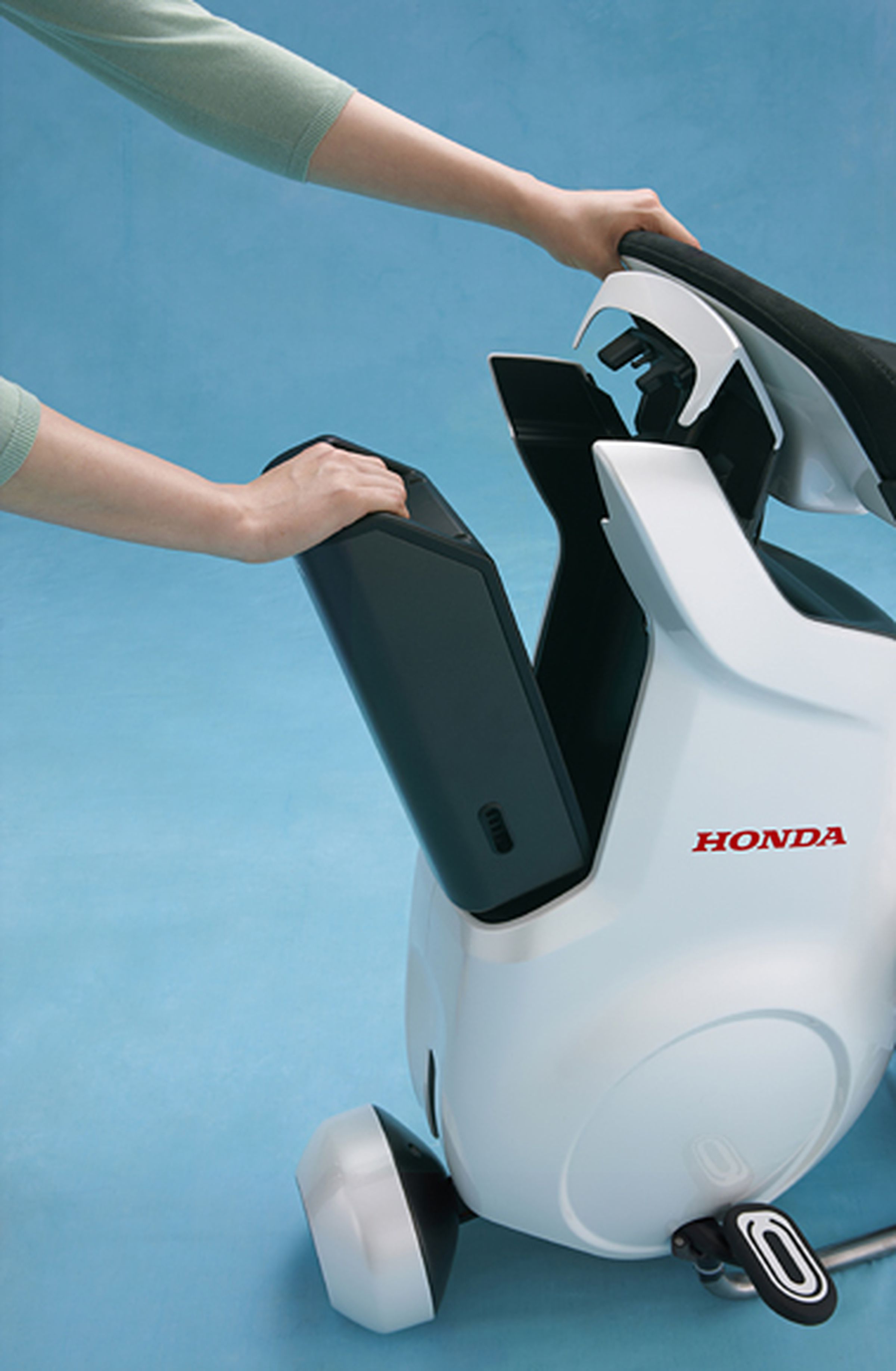 Honda Uni-Cub personal mobility device press pictures