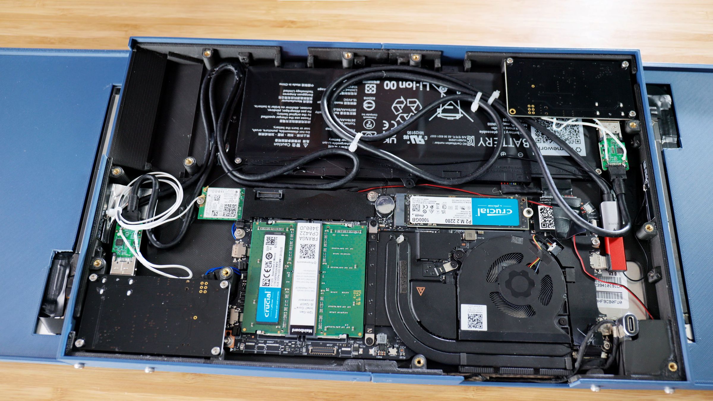 An image of the inner workings of the build of the laptop.