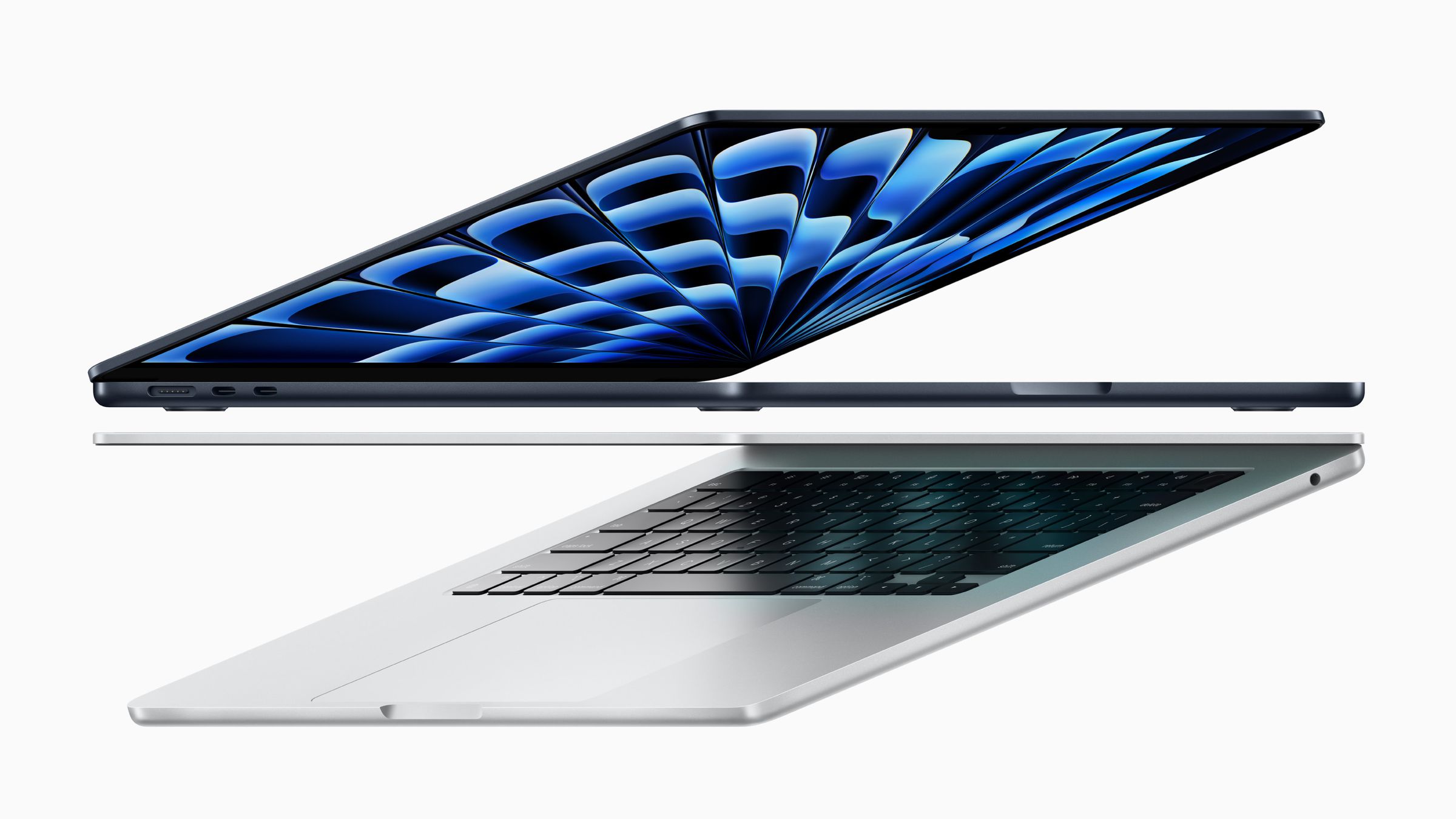 Image of the MacBook Air with M3 in Midnight and Silver.