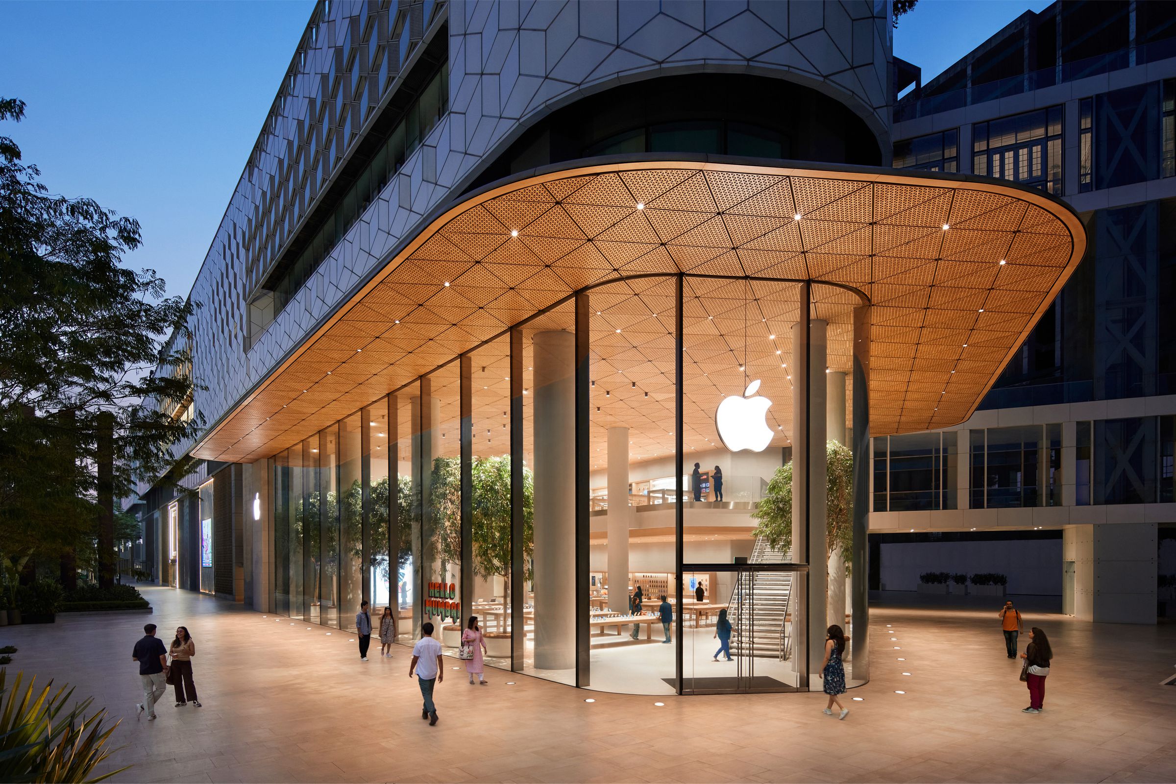 An image showing the outside of the Apple Store in Mumbai, India
