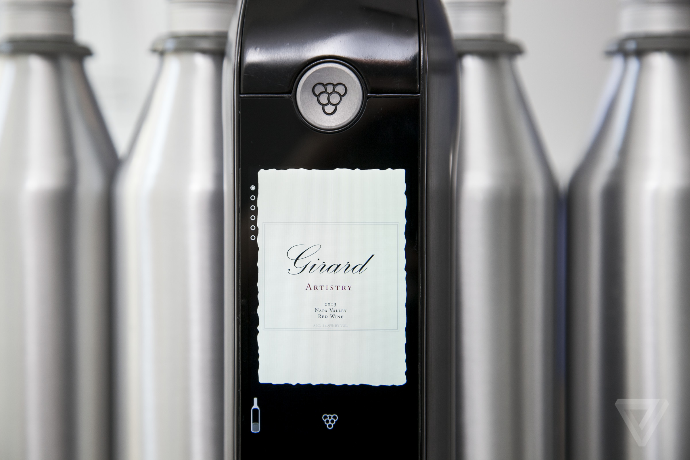 Kuvee smart wine bottle