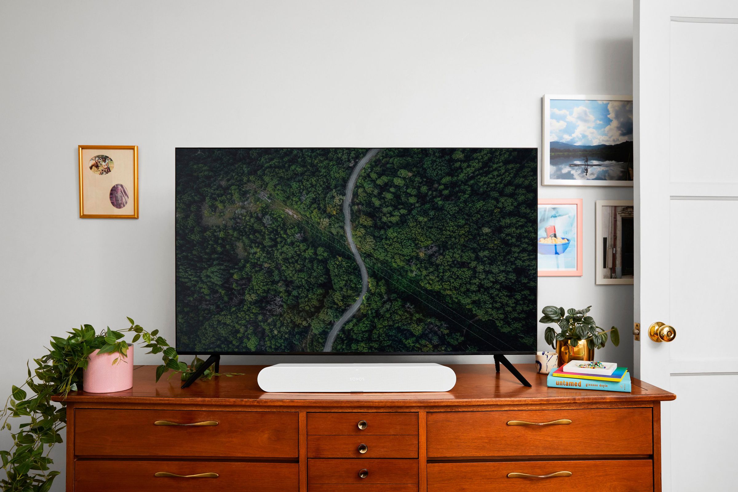 Like other Sonos soundbars, the Ray will come in black or white.