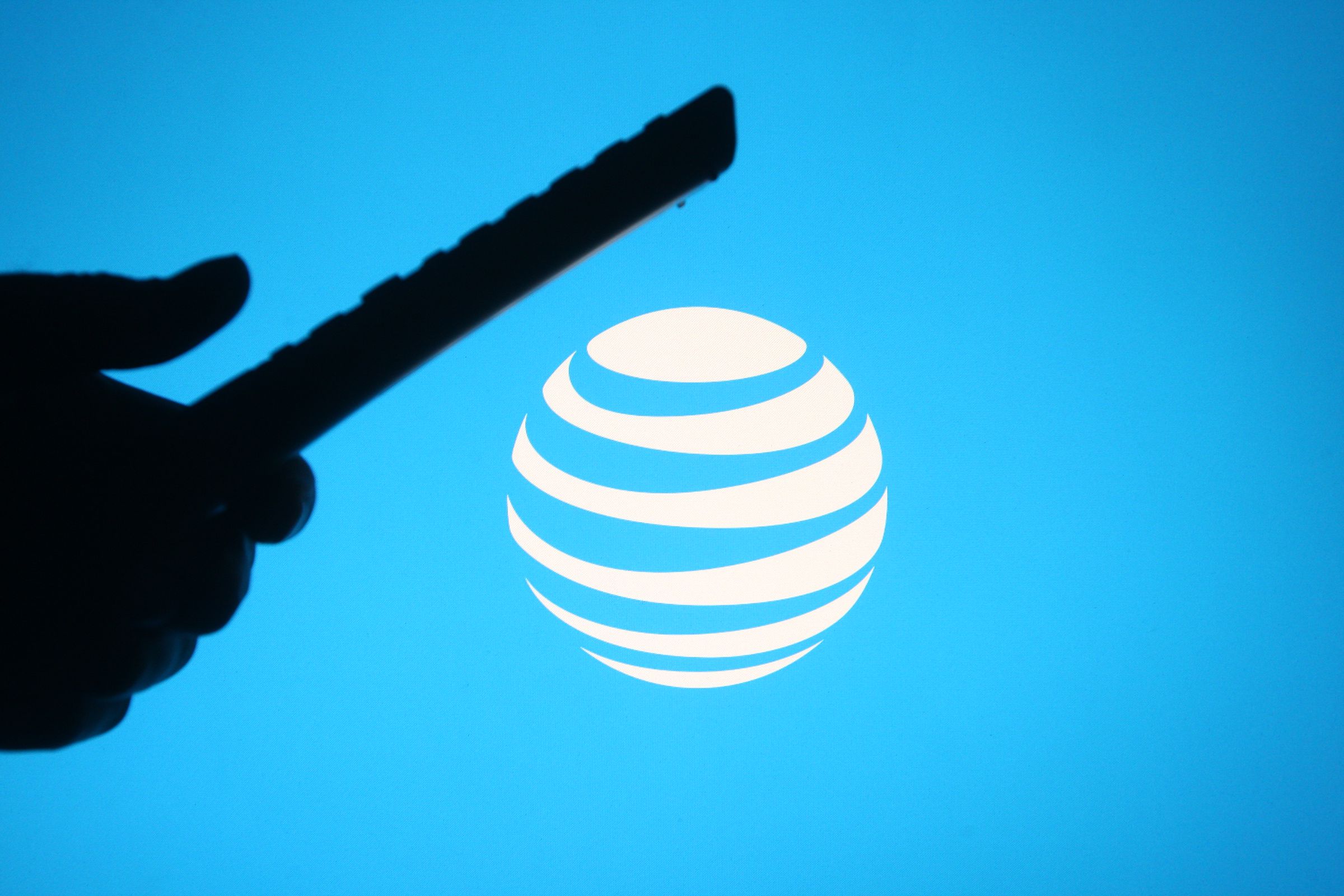 AT&T violated labor law but can still ban workers from recording