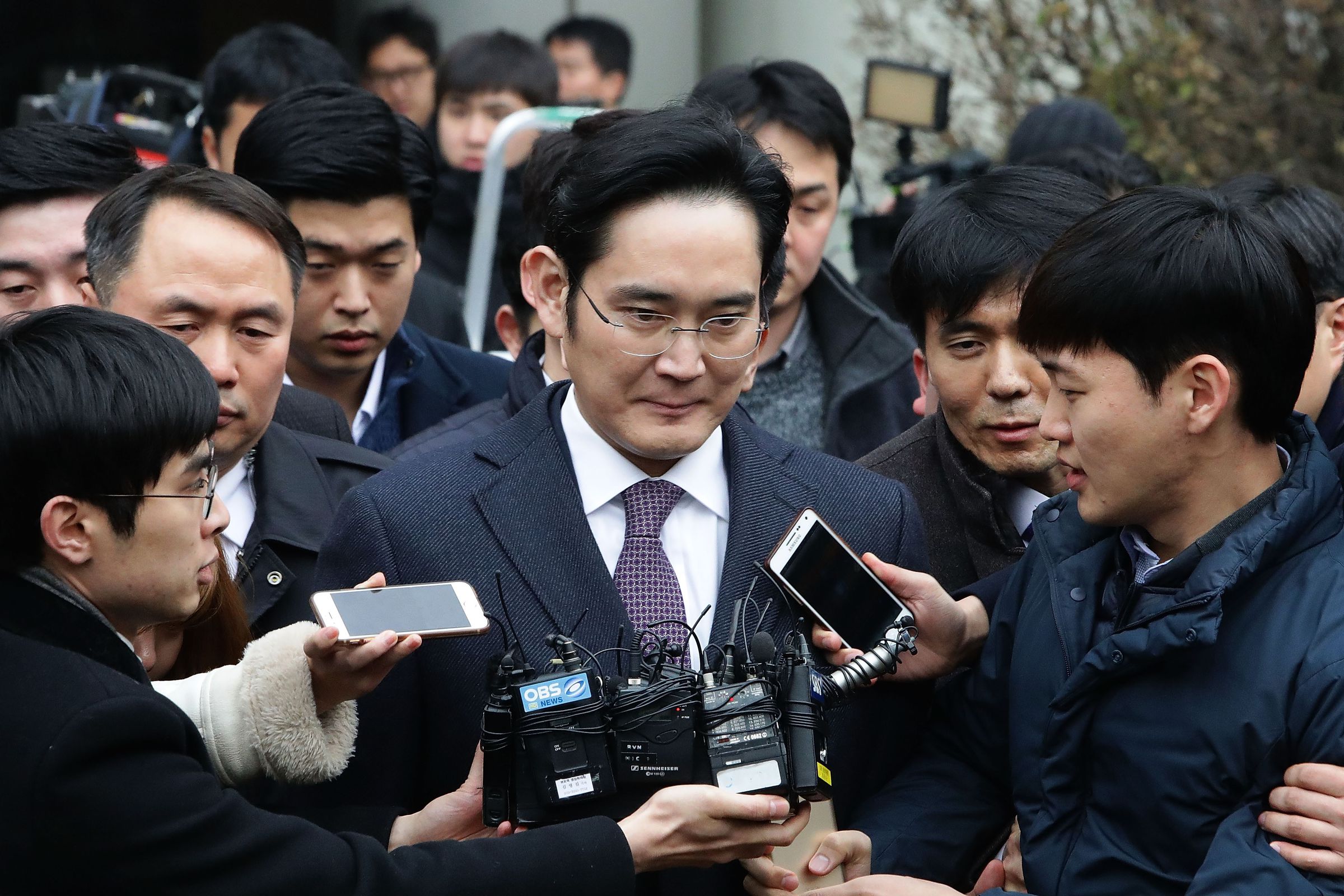 SEOUL, SOUTH KOREA - JANUARY 18: Lee Jae-Yong, vice chairman of Samsung, leaves after attending a court hearing at the Seoul Central District Court on January 18, 2017 in Seoul, South Korea. An arrest warrant for issued for Lee, Samsung's de facto leader,