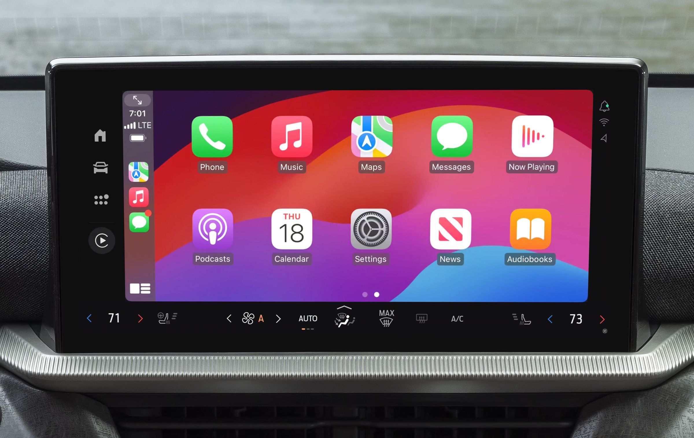 You can actually expand CarPlay to fill the entire screen.﻿