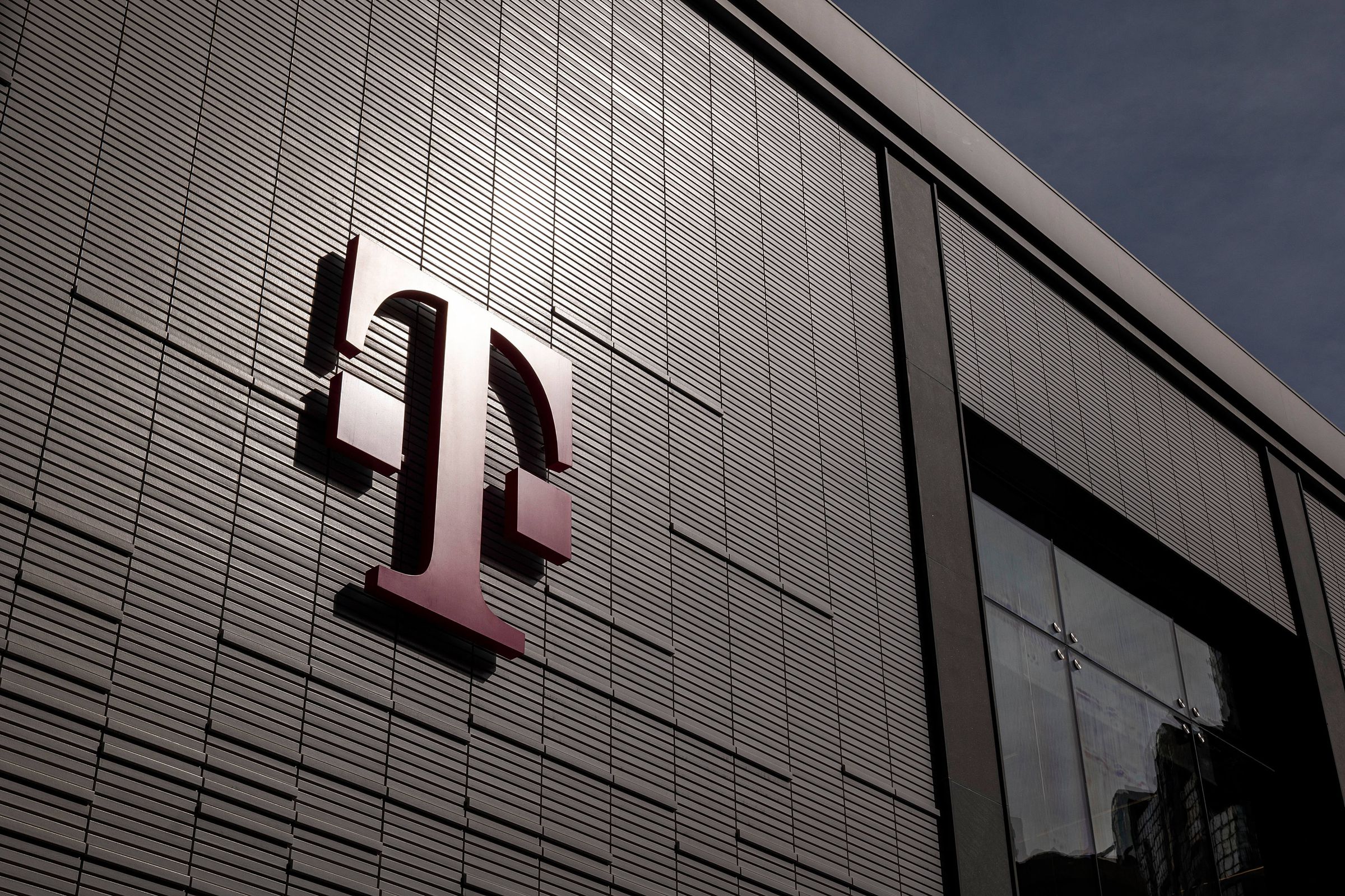 T-Mobile Kicks Off $3 Billion Bond Sale To Buy 5G Spectrum