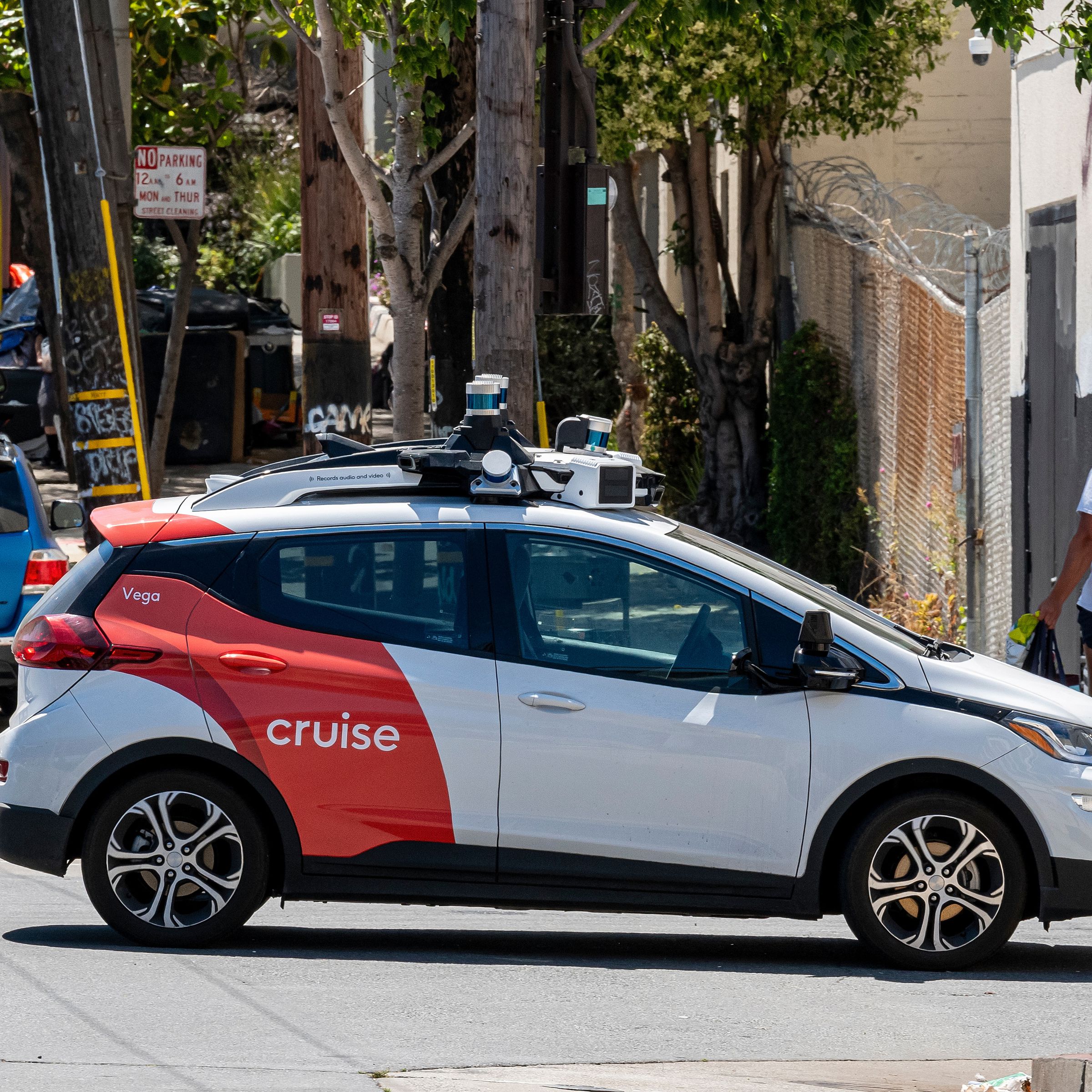 Cruise driverless robotaxi autonomous vehicle in San Francisco