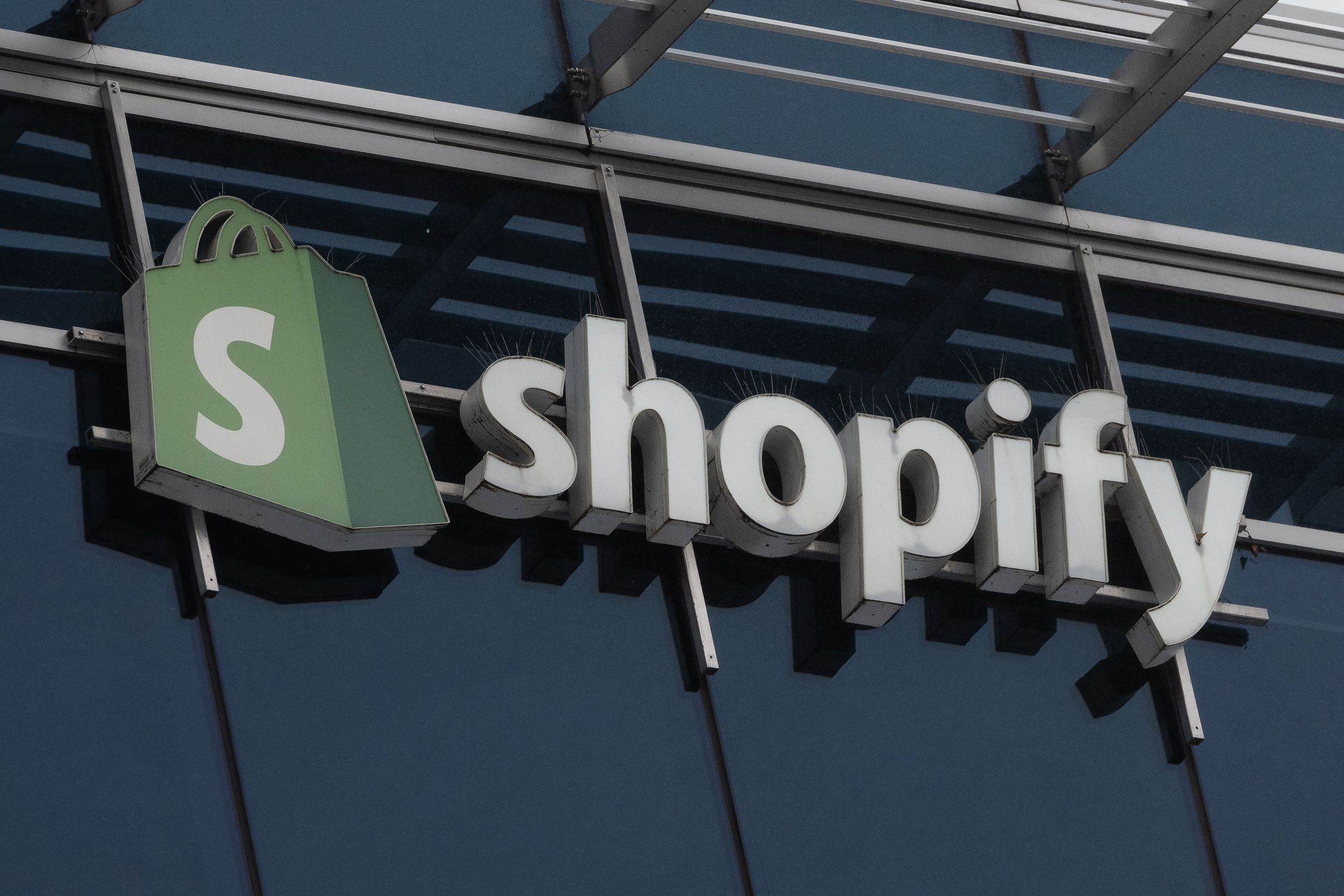 Shopify Plummets Most Since 2020 On Slowing Growth Outlook