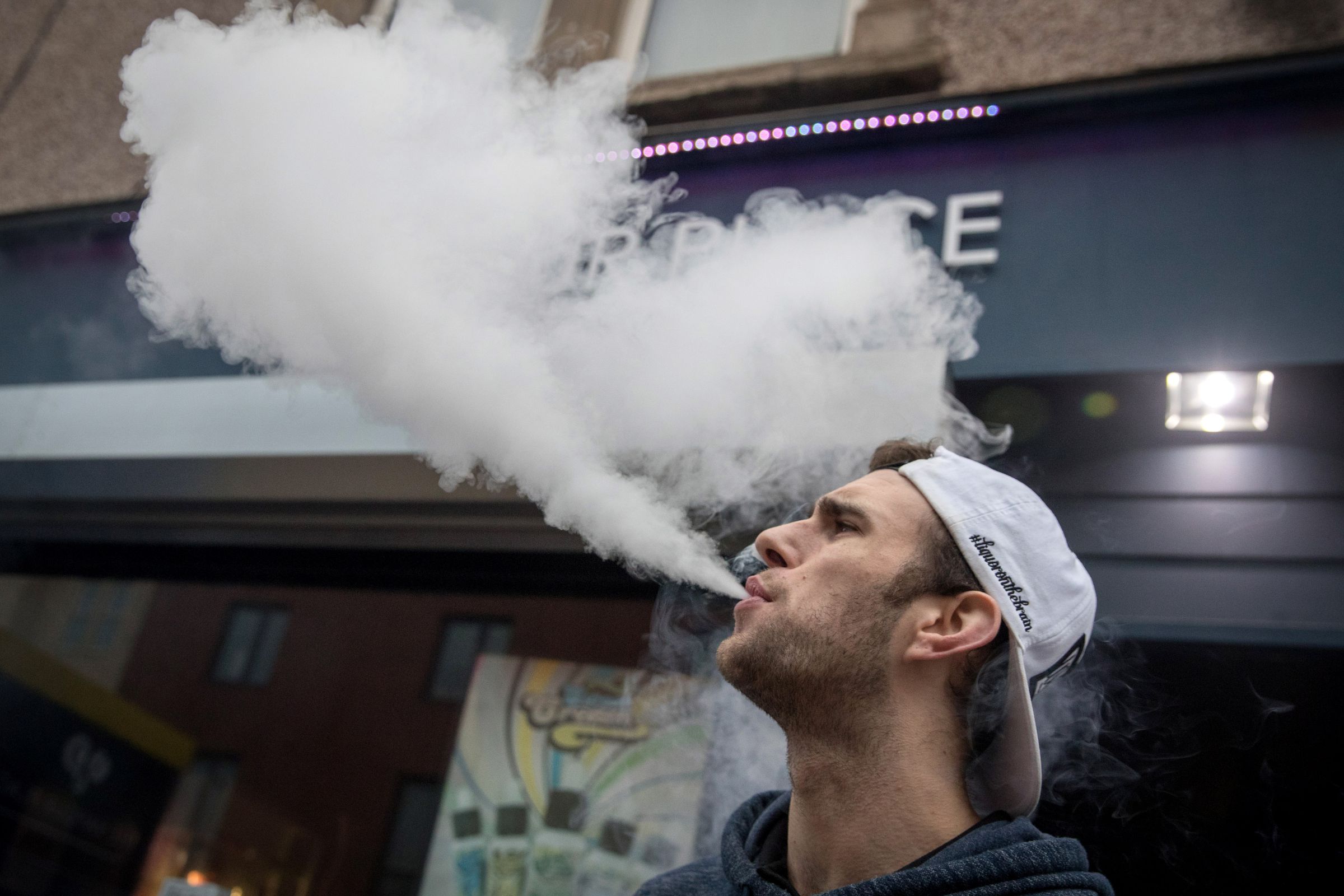 Vaping Shops Increase In Popularity Across The UK