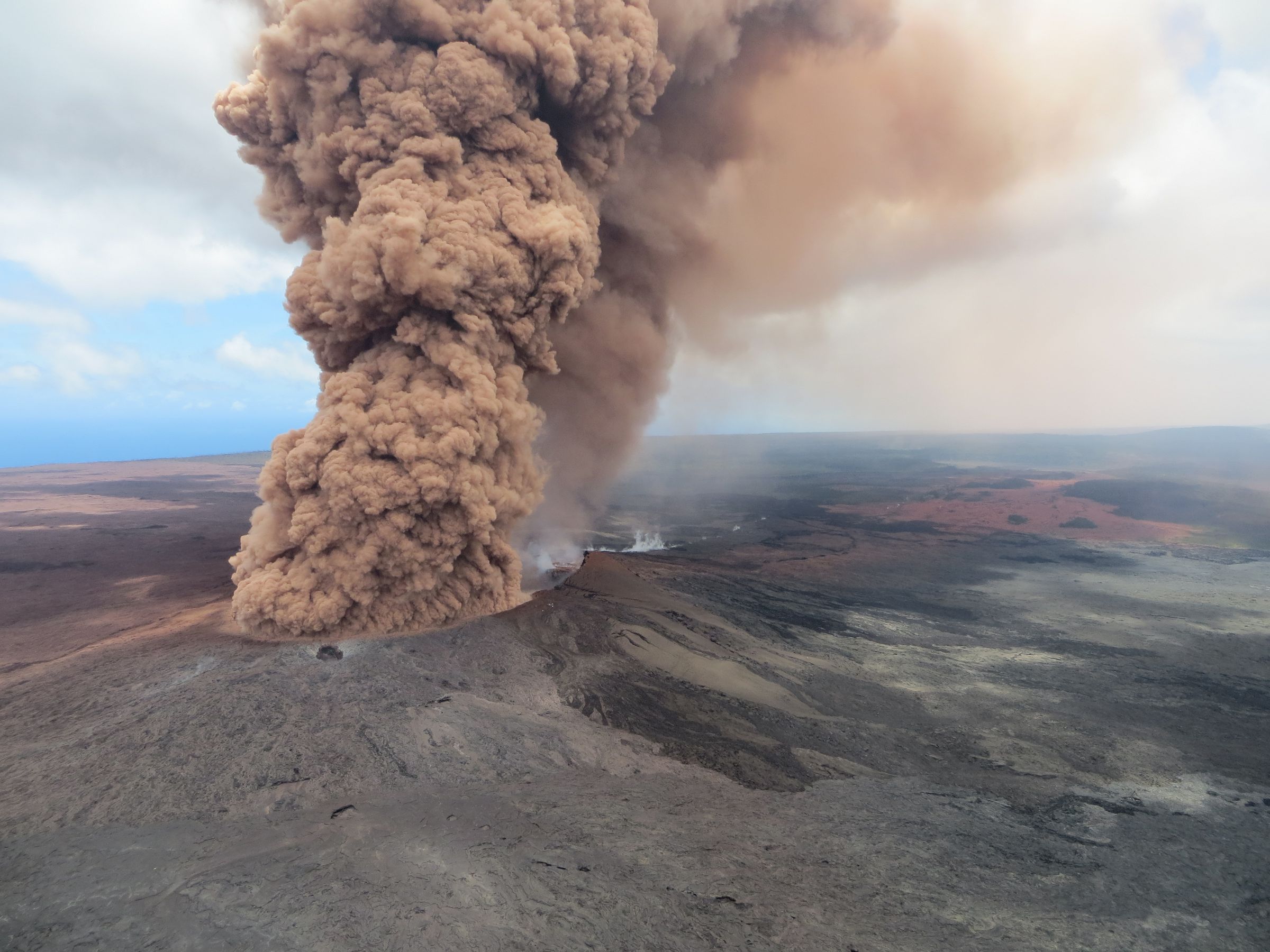 A column of reddish-brown ash plume coming out of the Kilauea volcano on May 4th, 2018.