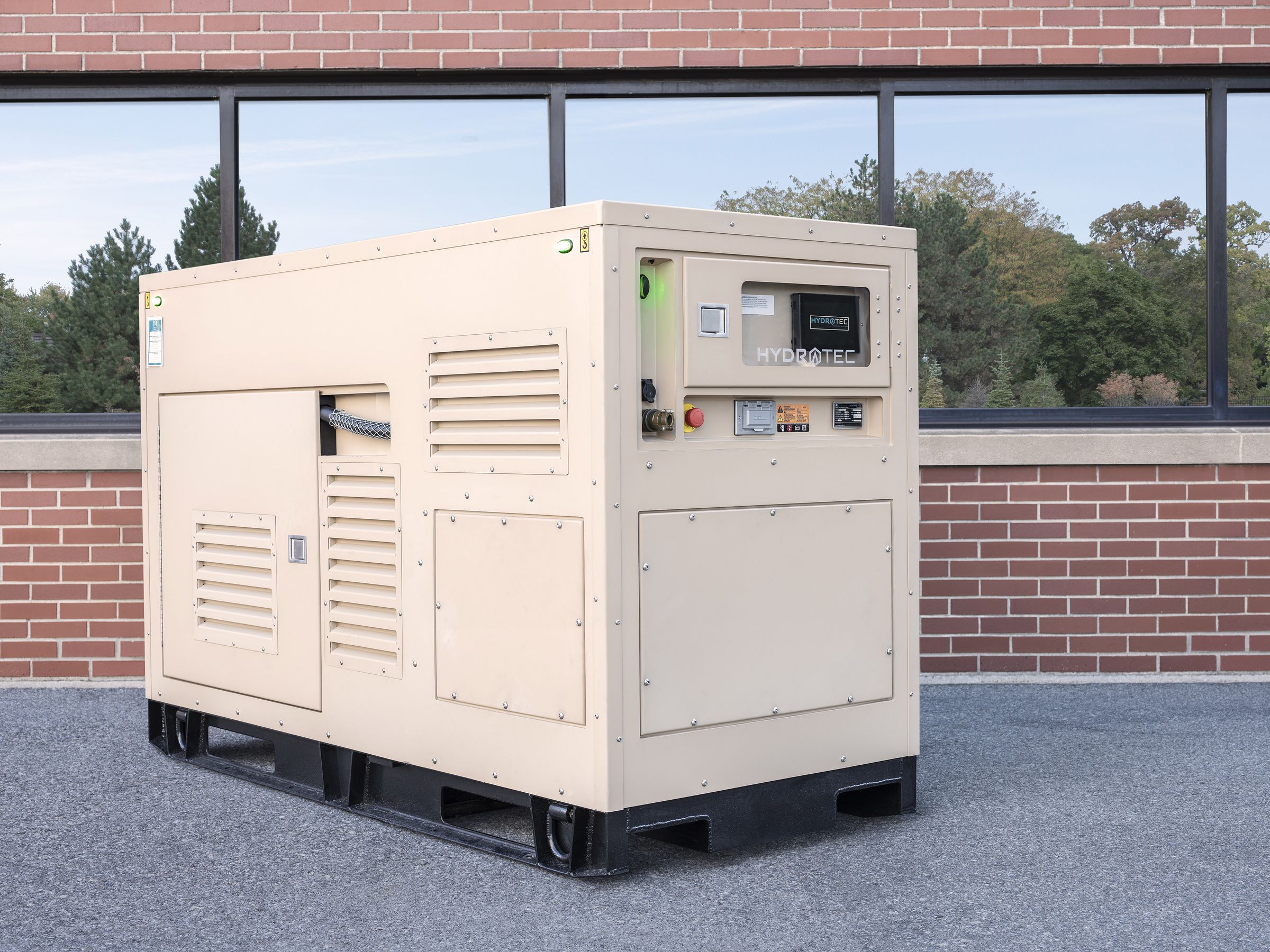 GM’s prototype palletized Mobile Power Generator converts offboard, bulk-stored hydrogen to electricity to quietly and efficiently power military camps and installations with no emissions in operation.