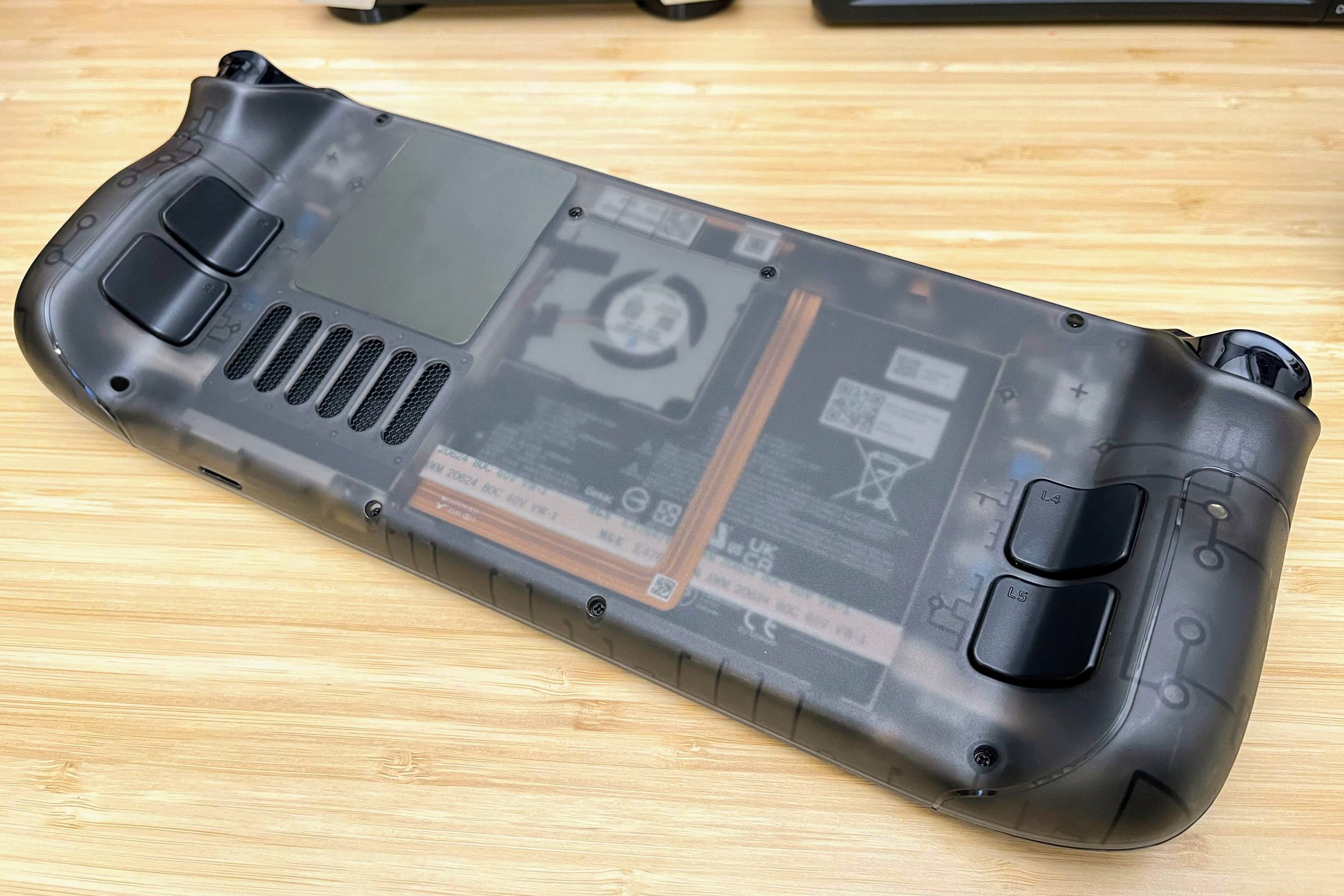 You can see the Steam Deck’s battery and fan through this transparent rear casing. 