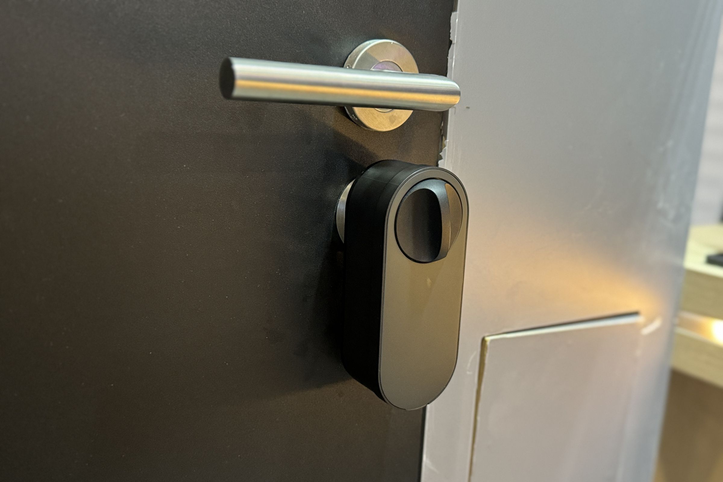Aqara’s U200 smart lock is a retrofit, Matter-over-Thread door lock, with support for Apple Home Key promised.