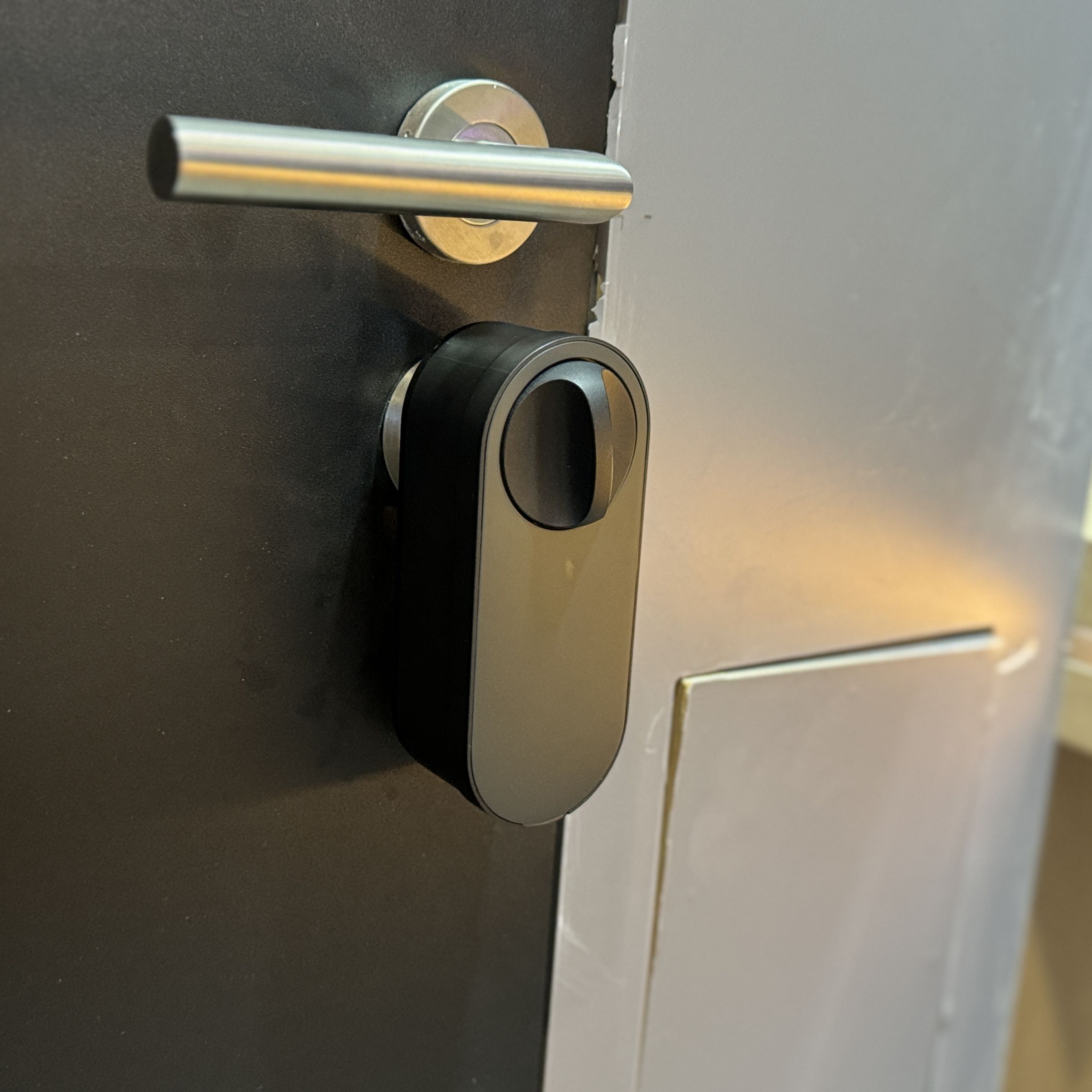 Aqara’s U200 smart lock is a retrofit, Matter-over-Thread door lock, with support for Apple Home Key promised.