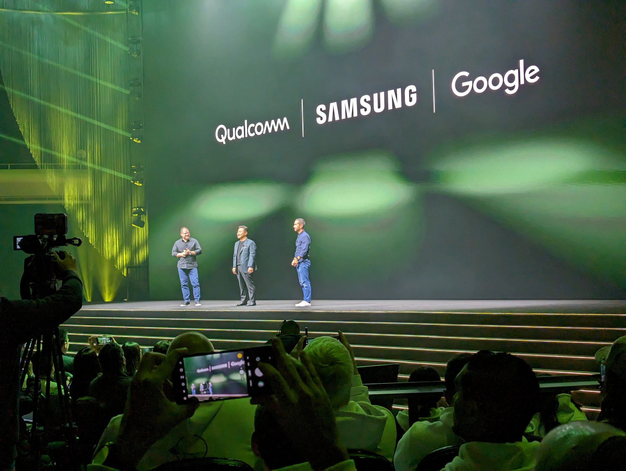 Qualcomm president and CEO Cristiano Amon, Samsung’s TM Roh, and Google SVP Hiroshi Lockheimer discuss XR on stage in February 2023.