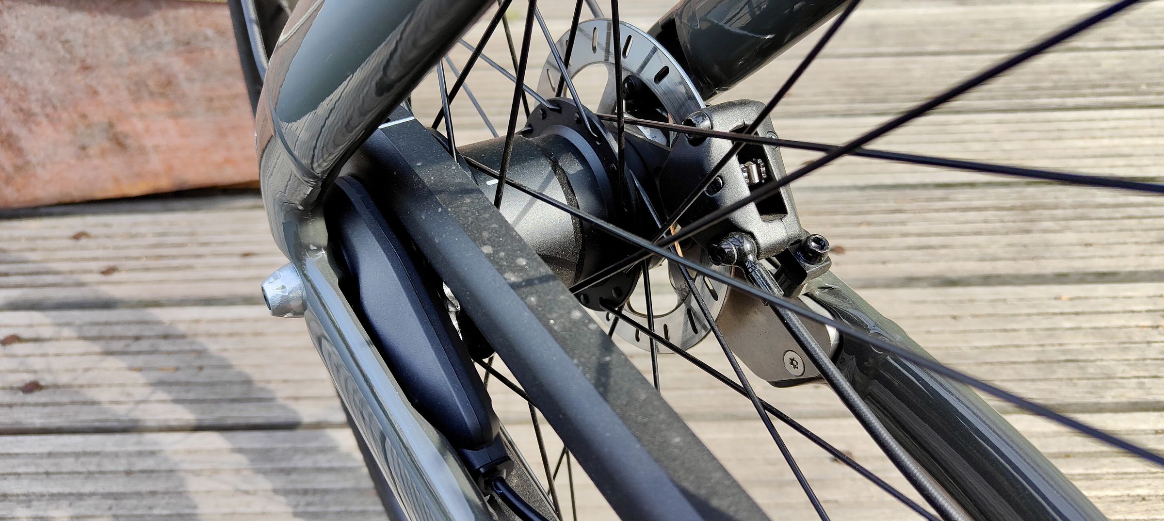 <em>VanMoof uses a protected chain drive to avoid trousers and skirts getting snagged or oily.</em>