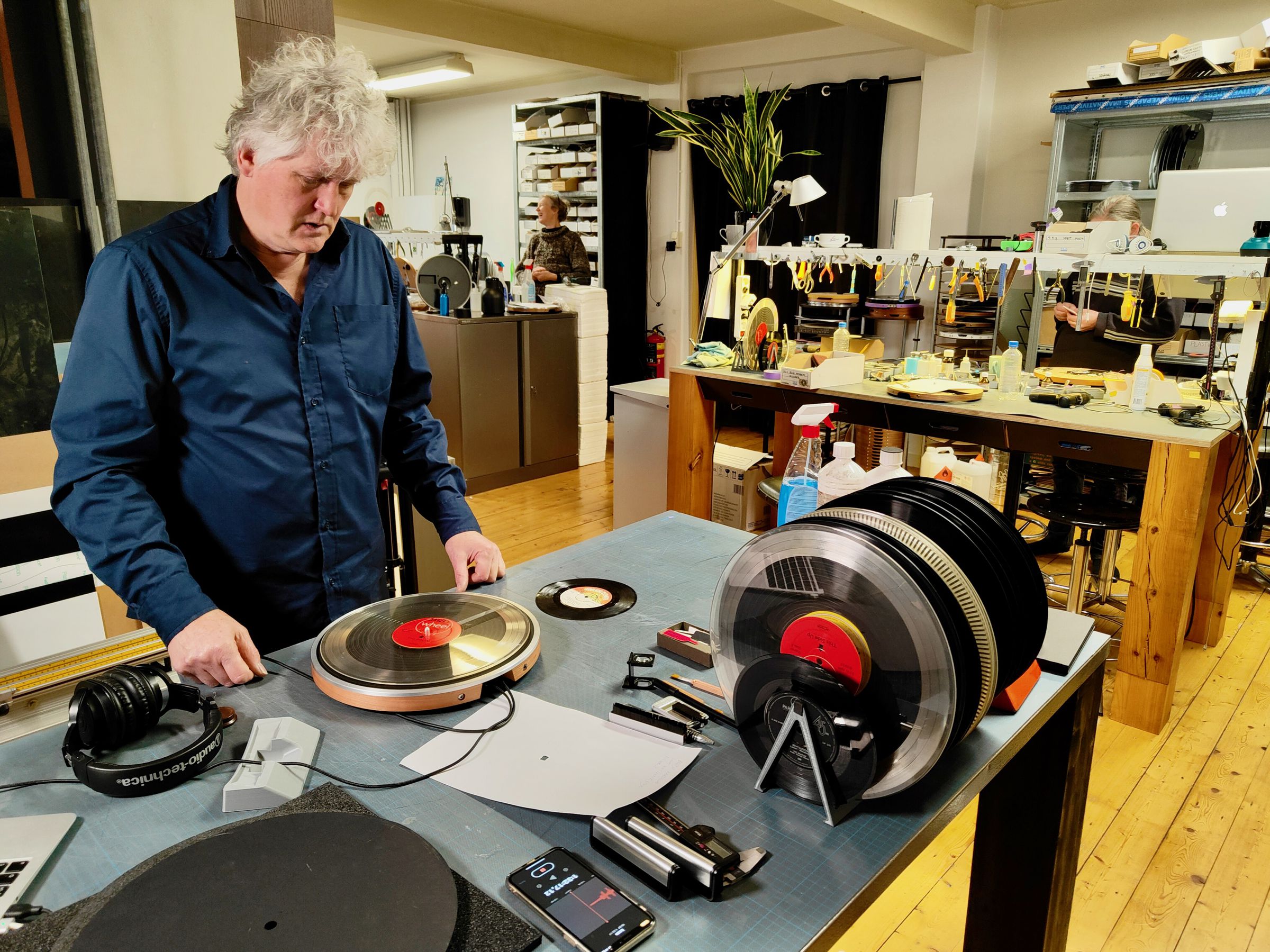 Kolkman prepares a Wheel 2 for listening over headphones as Greet van den Berg enjoys a laugh.