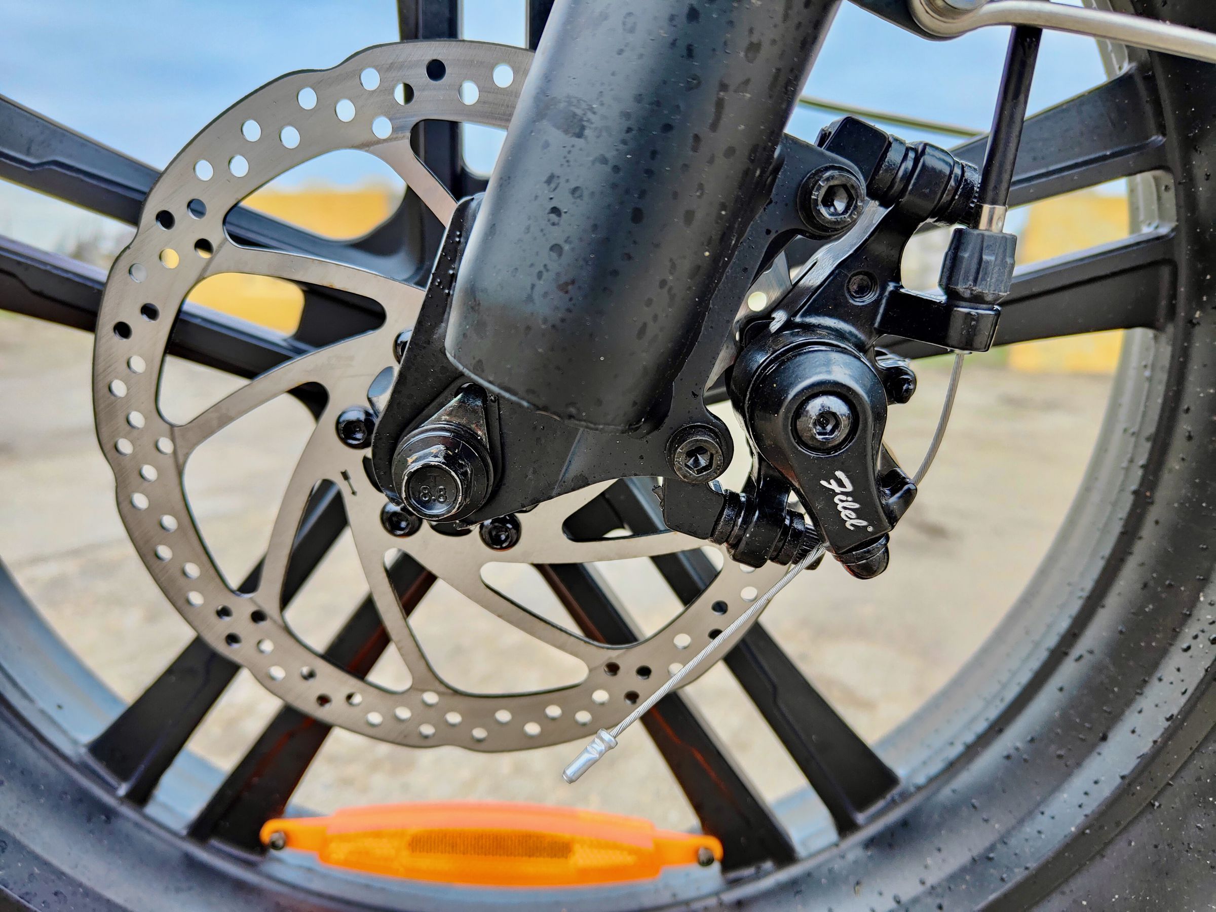 <em>Such a heavy and powerful e-bike needs better brakes.</em>