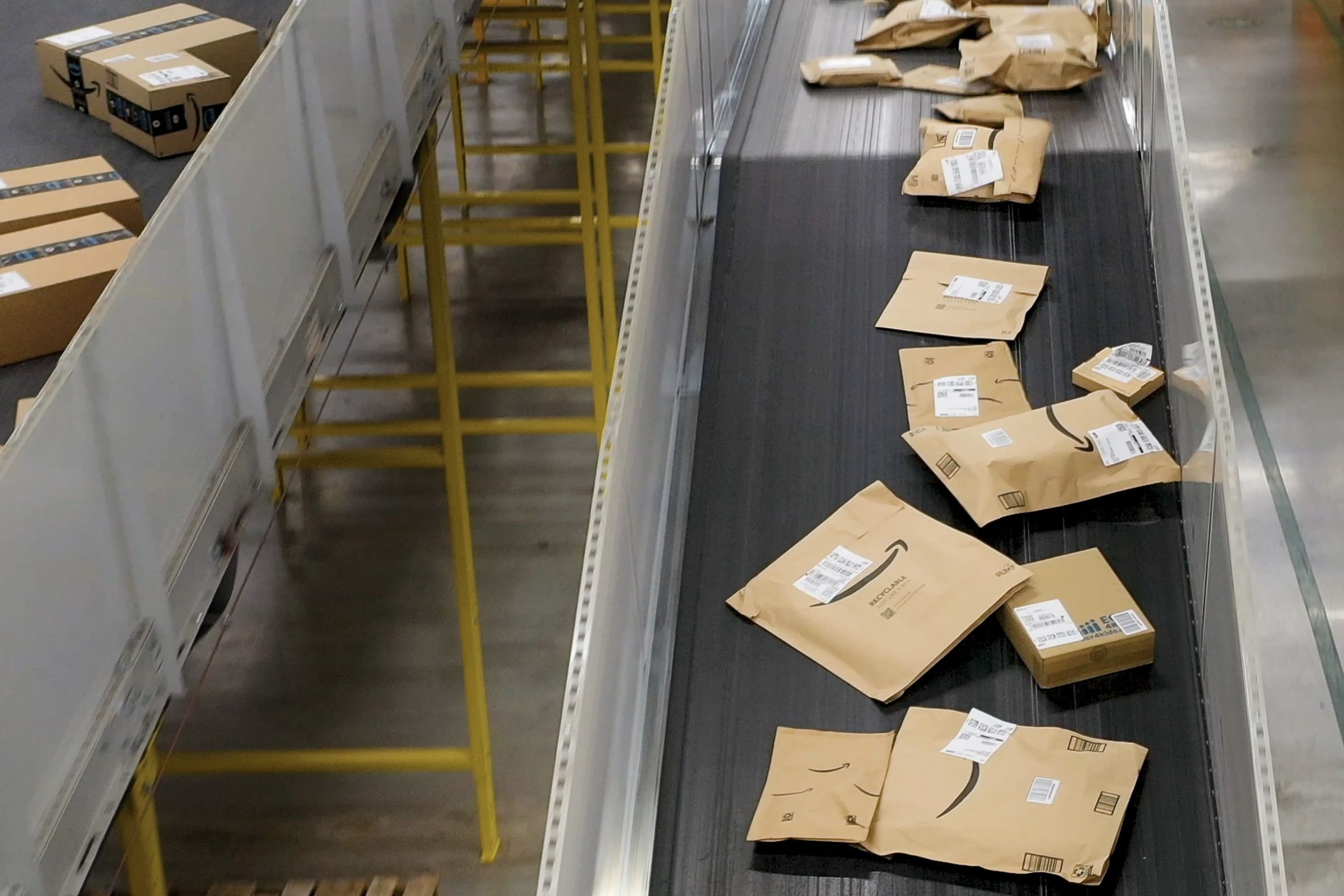 Conveyor belt with paper amazon packages