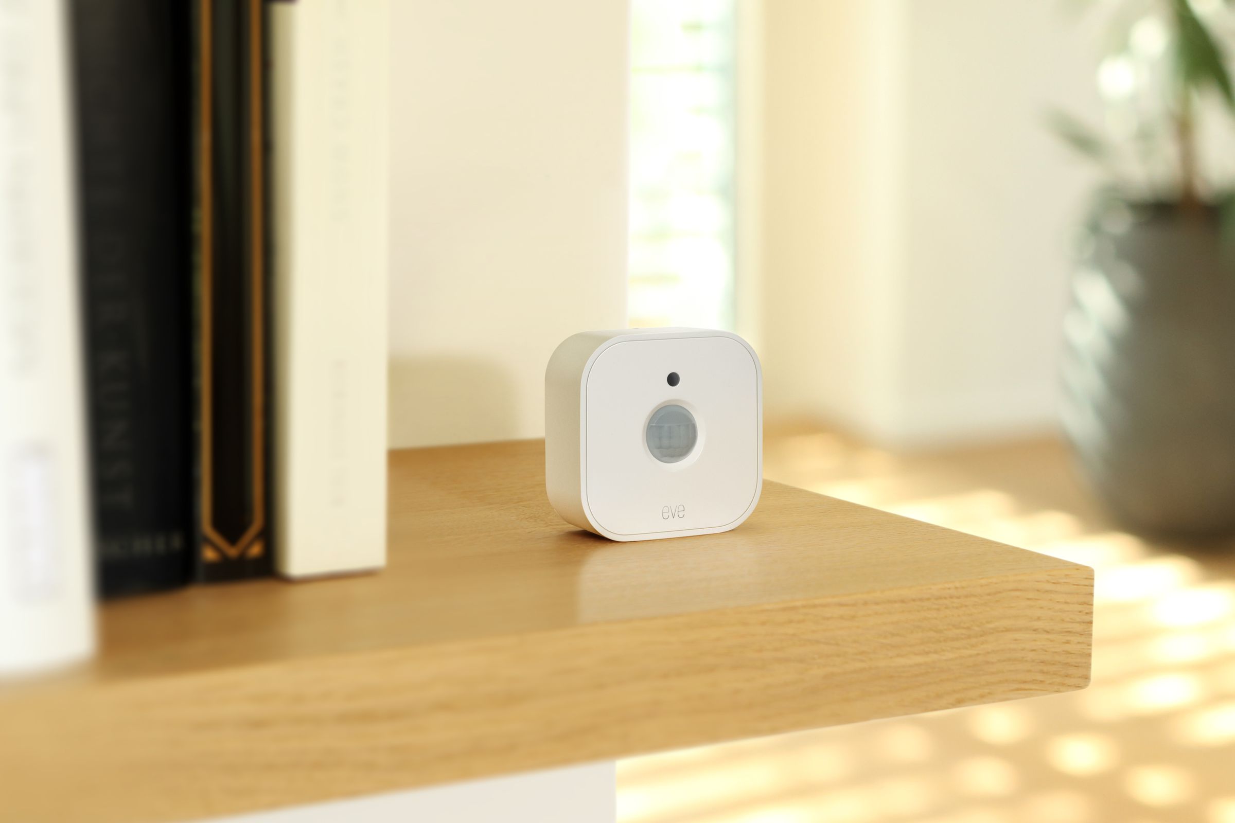 The Eve Motion is the first Thread-based motion sensor.