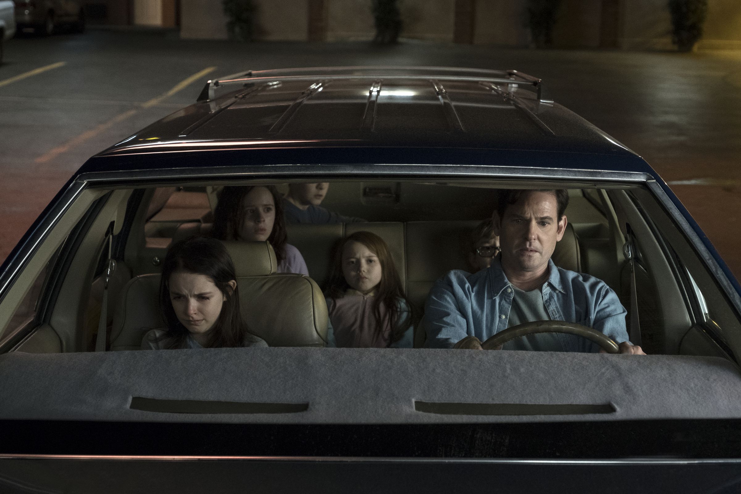 A still photo from The Haunting of Hill House.