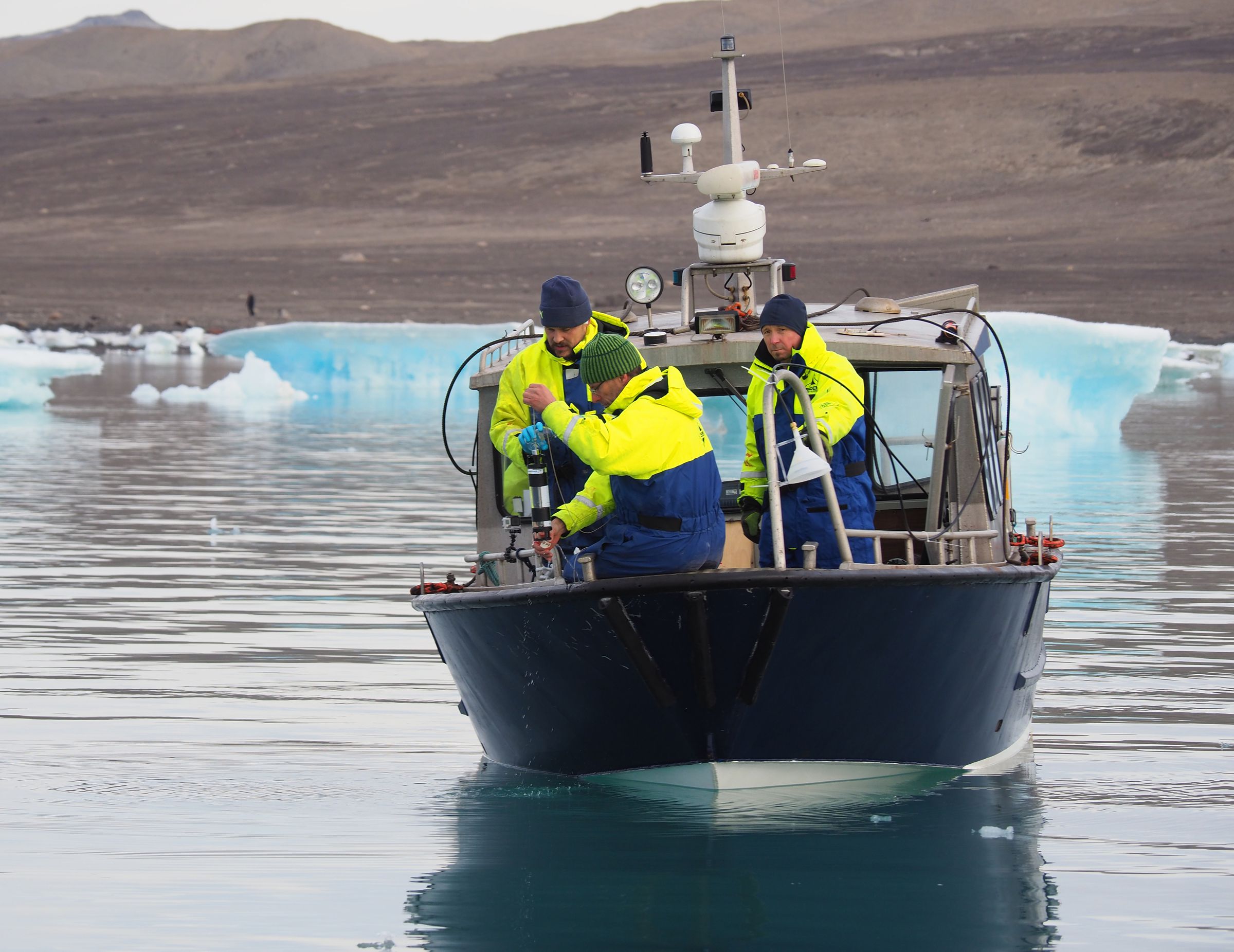 Scientists conduct nearshore work during 2019 Ryder Expedition