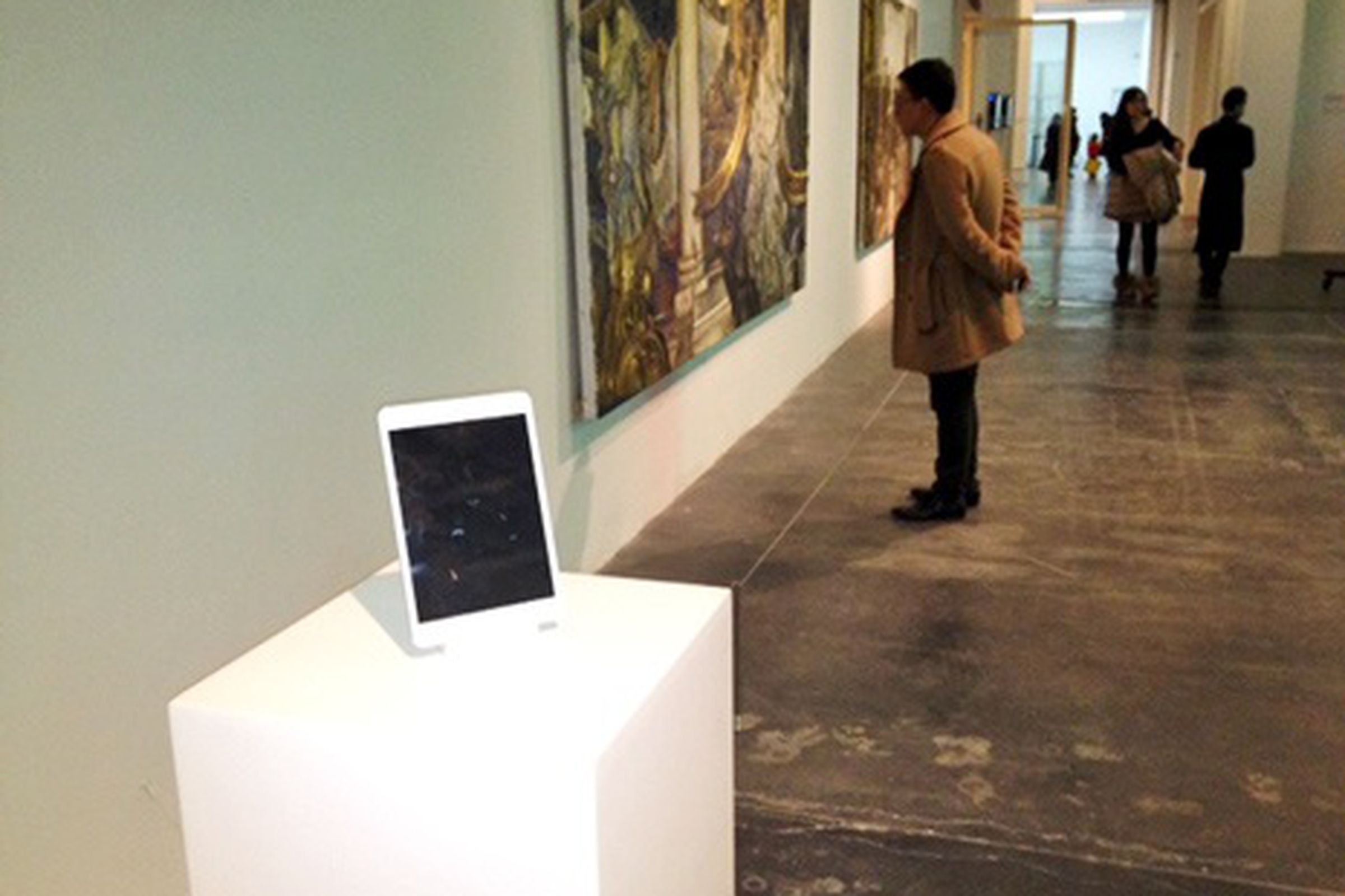 iPad at Chinese art museum (C) New Yorker