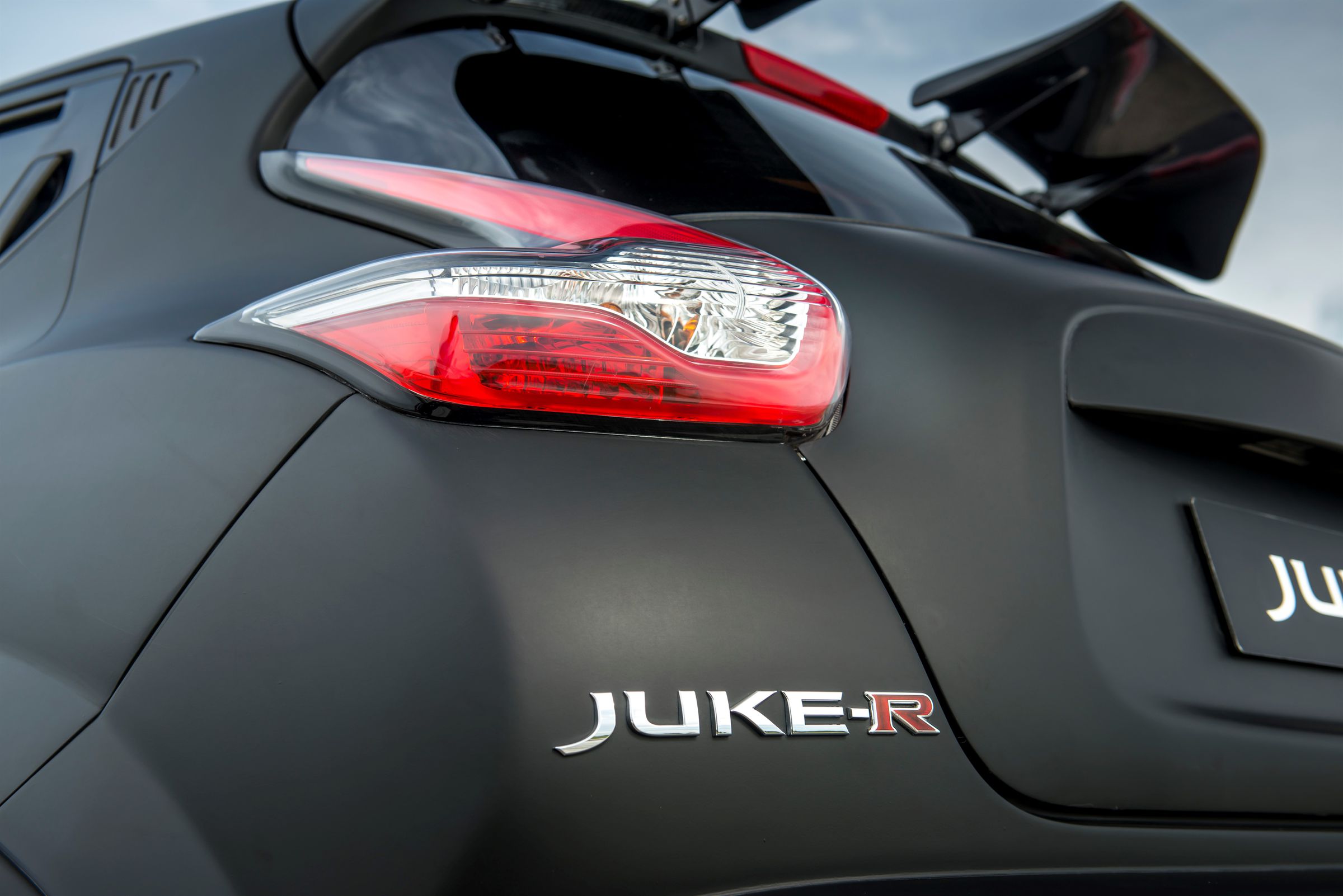 Nissan Juke-R 2.0 photos