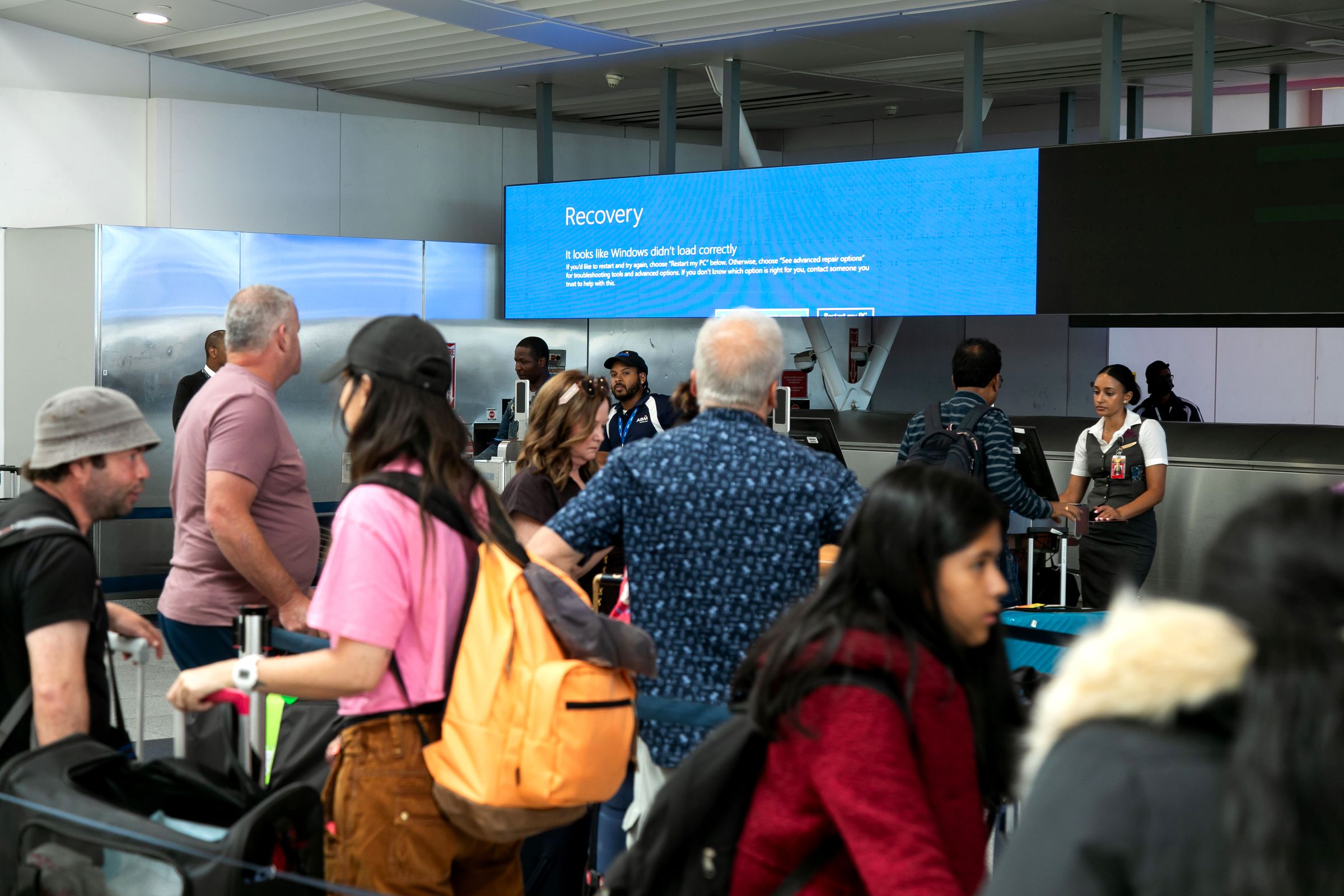 Global IT&nbsp;Outage&nbsp;Disrupts Flights, Commutes