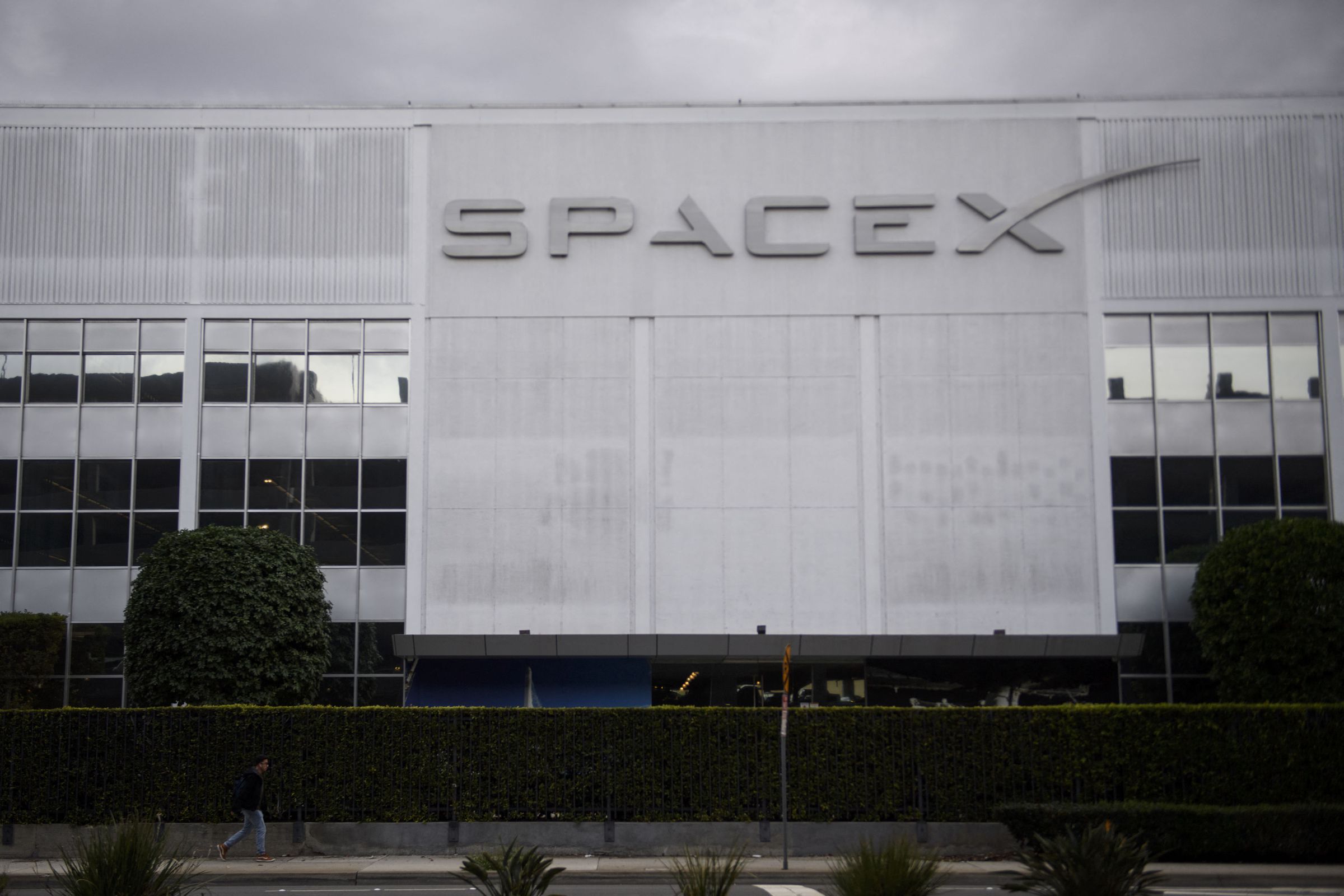 A picture of SpaceX headquarters.