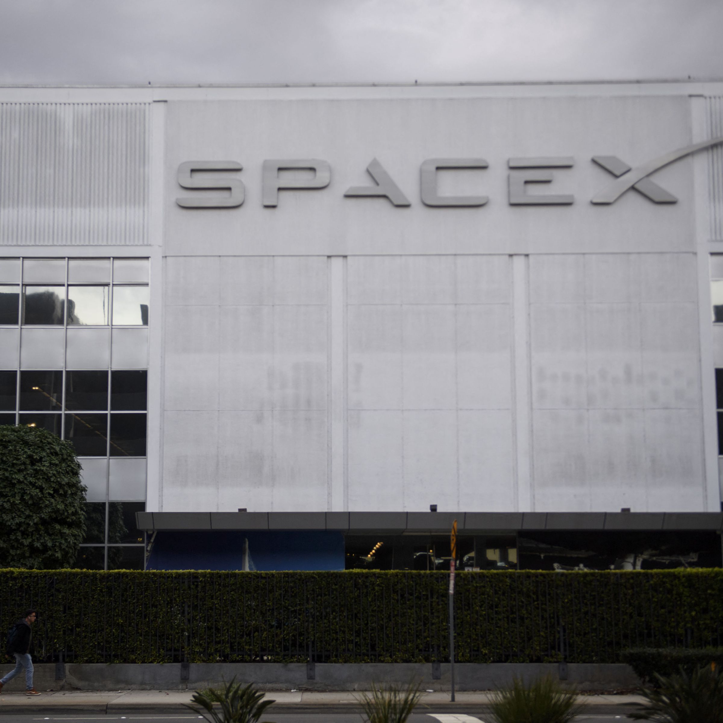 A picture of SpaceX headquarters.