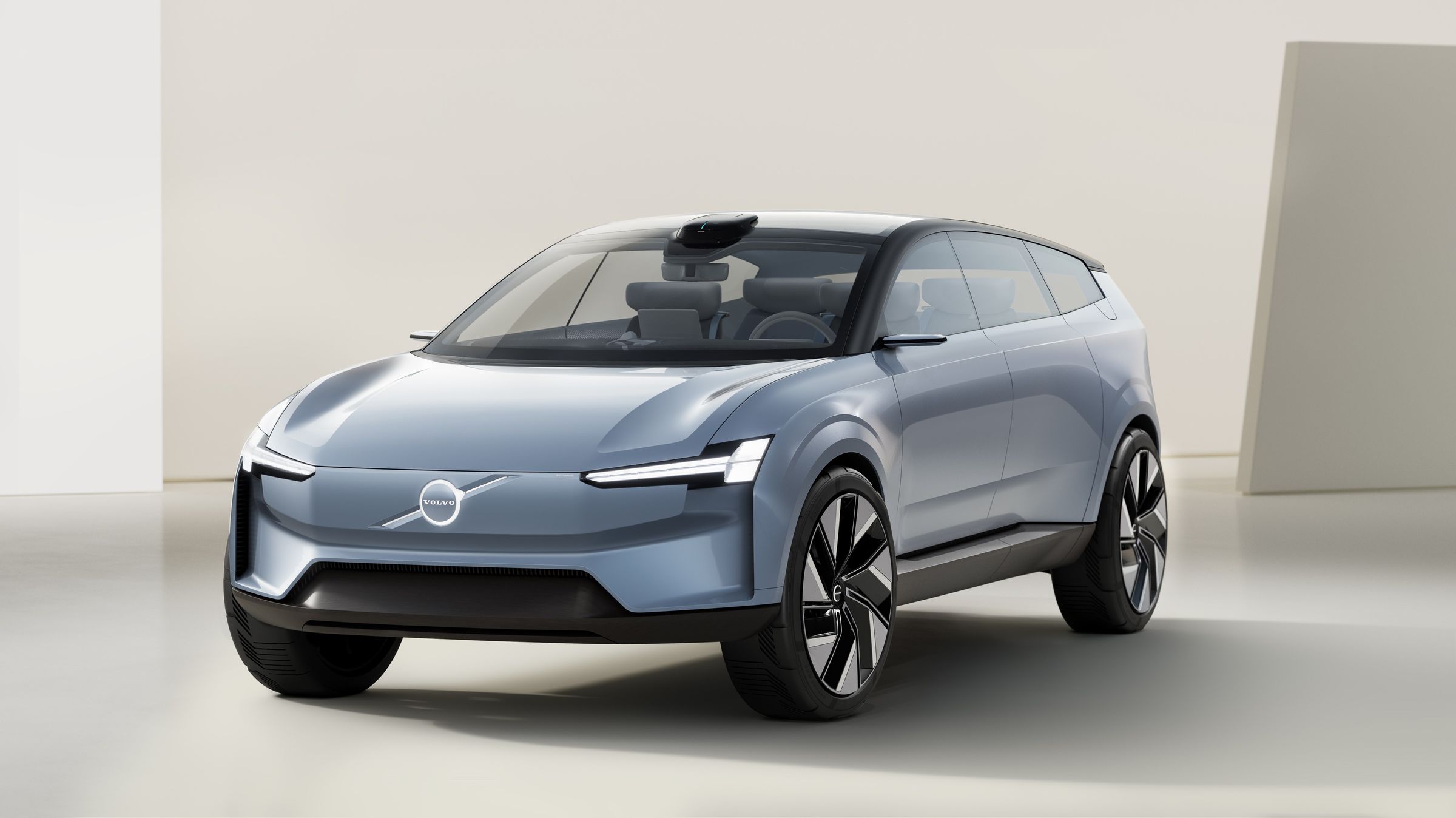Volvo’s Concept Recharge electric SUV, first revealed in the summer of 2021.