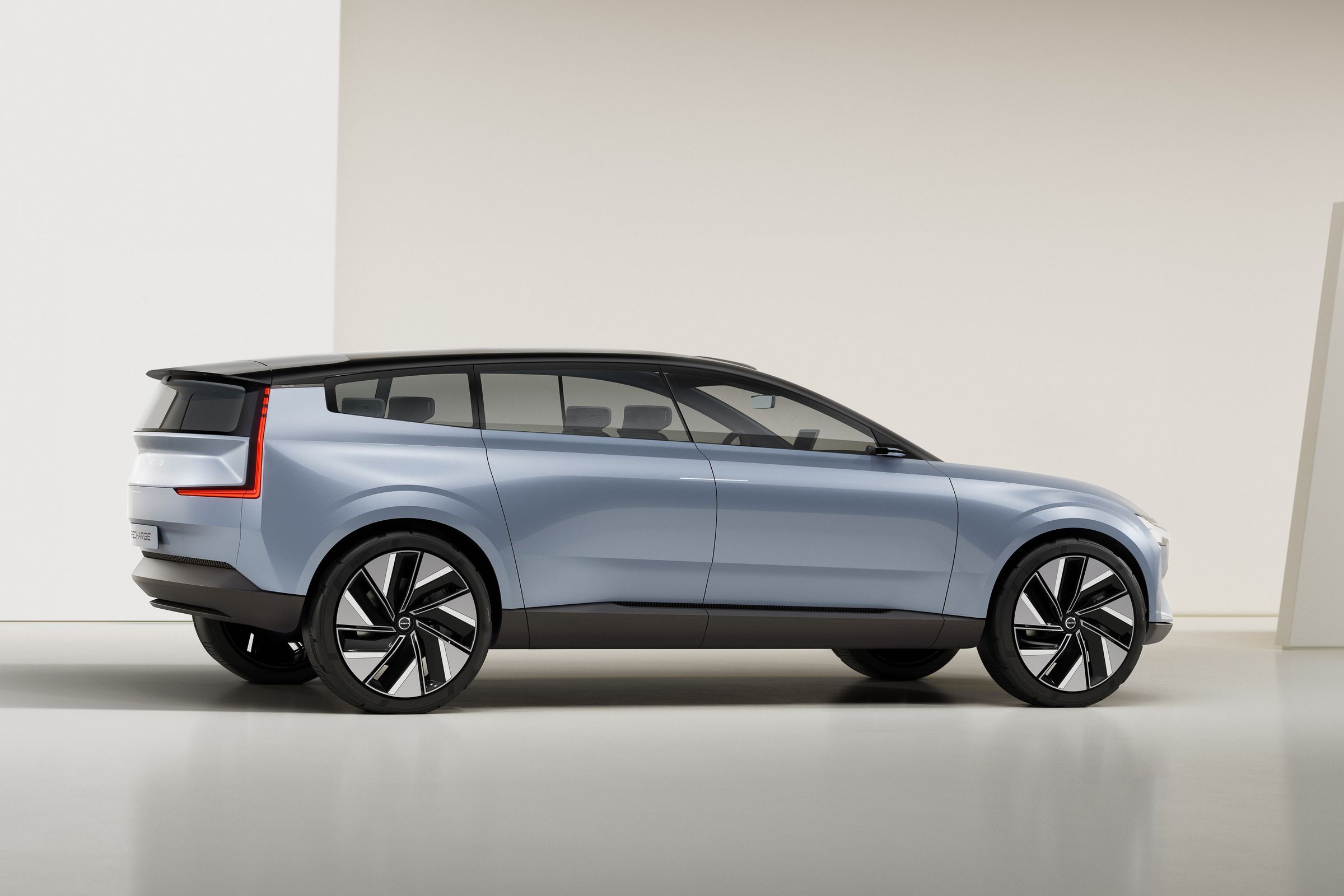 Volvo’s Concept Recharge electric concept vehicle on a white background
