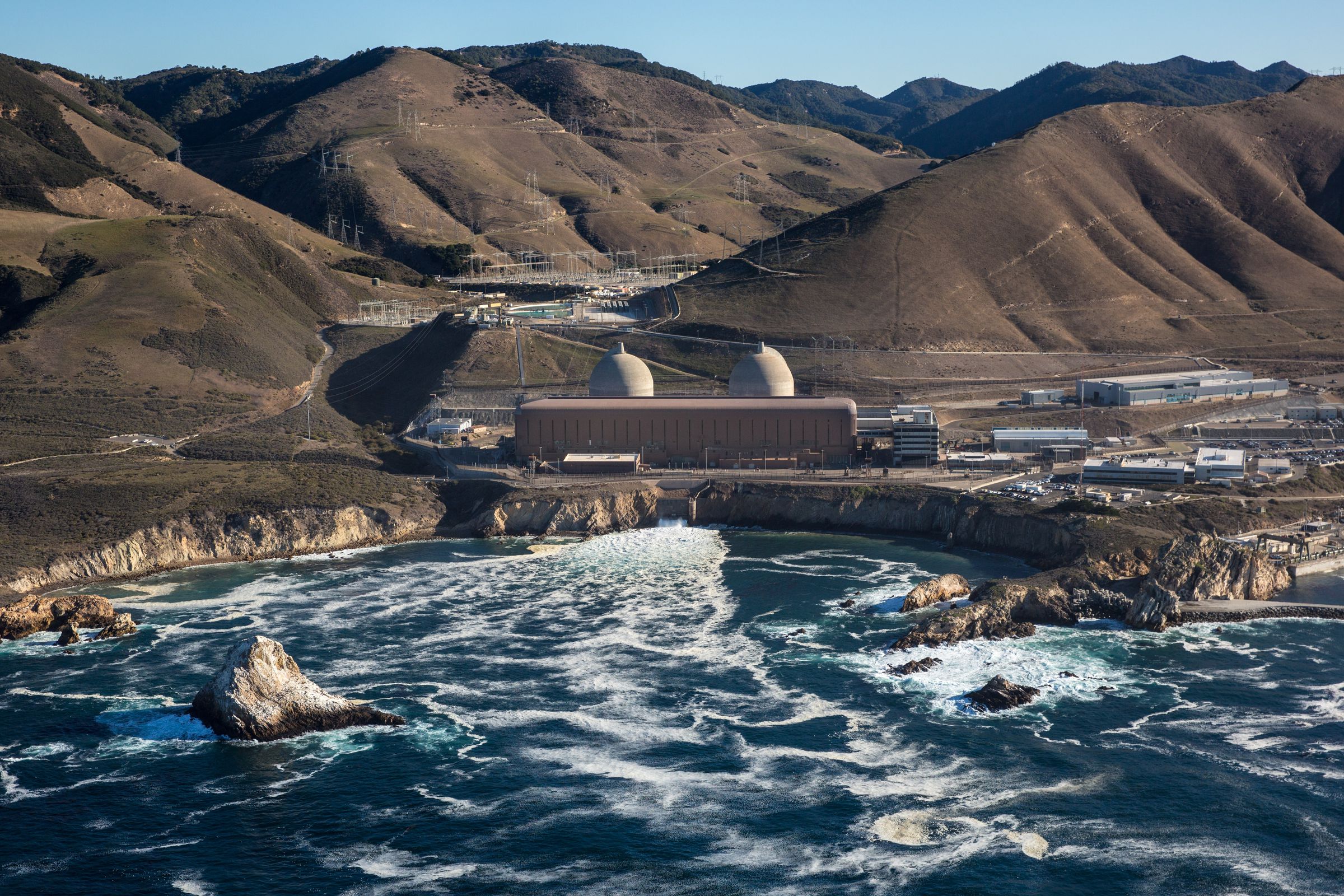 Diablo Canyon nuclear power plant sits on cliffs next to the ocean.