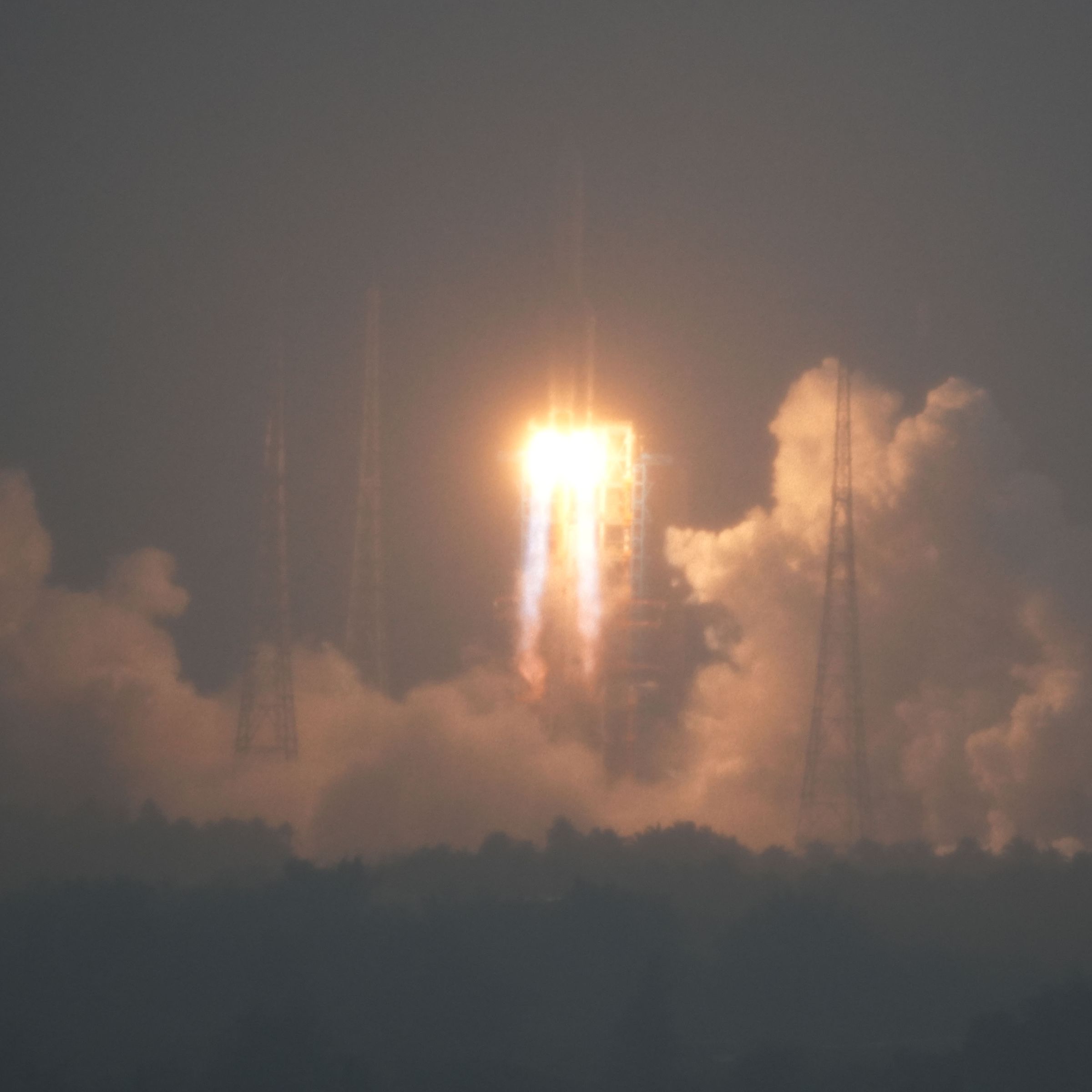 A photo showing the launch of China’s Chang ‘e-6 probe