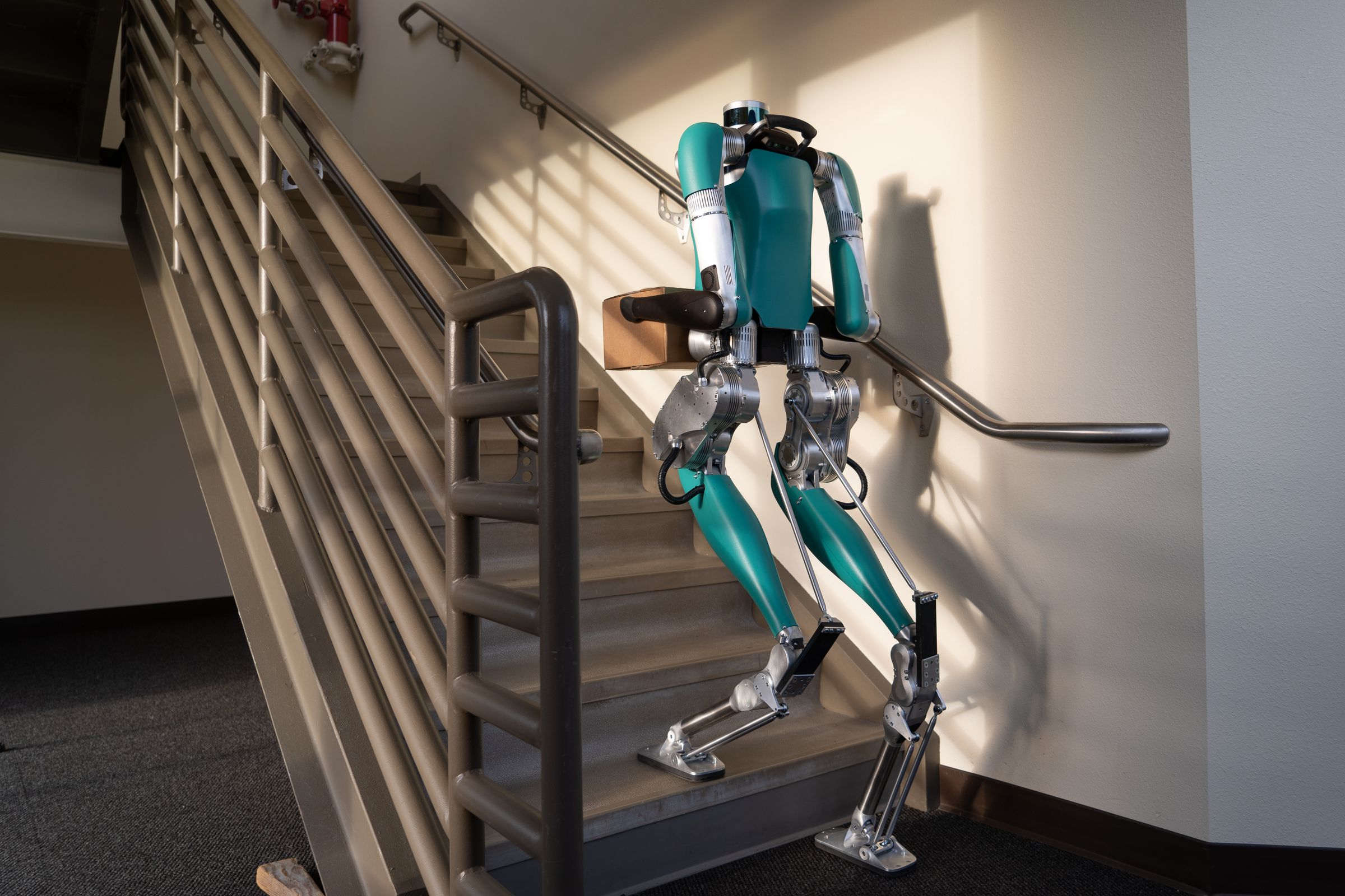 Digit can walk, carry objects, and operate semi-autonomously. 