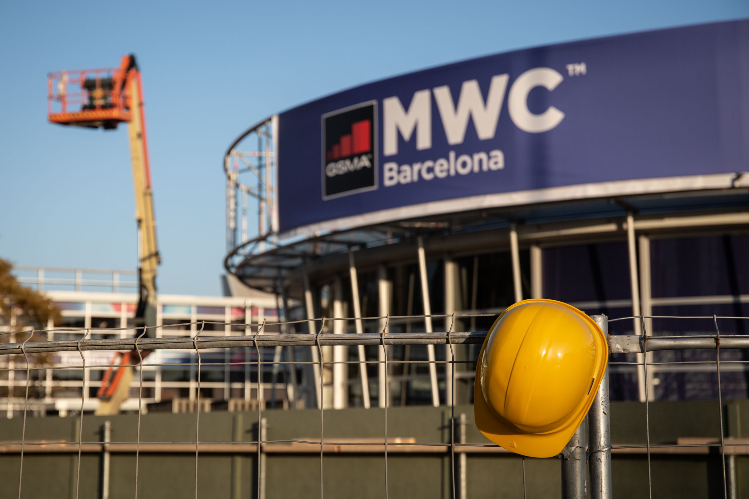 Mobile World Congress Stands Dismantled After Fair Cancellation