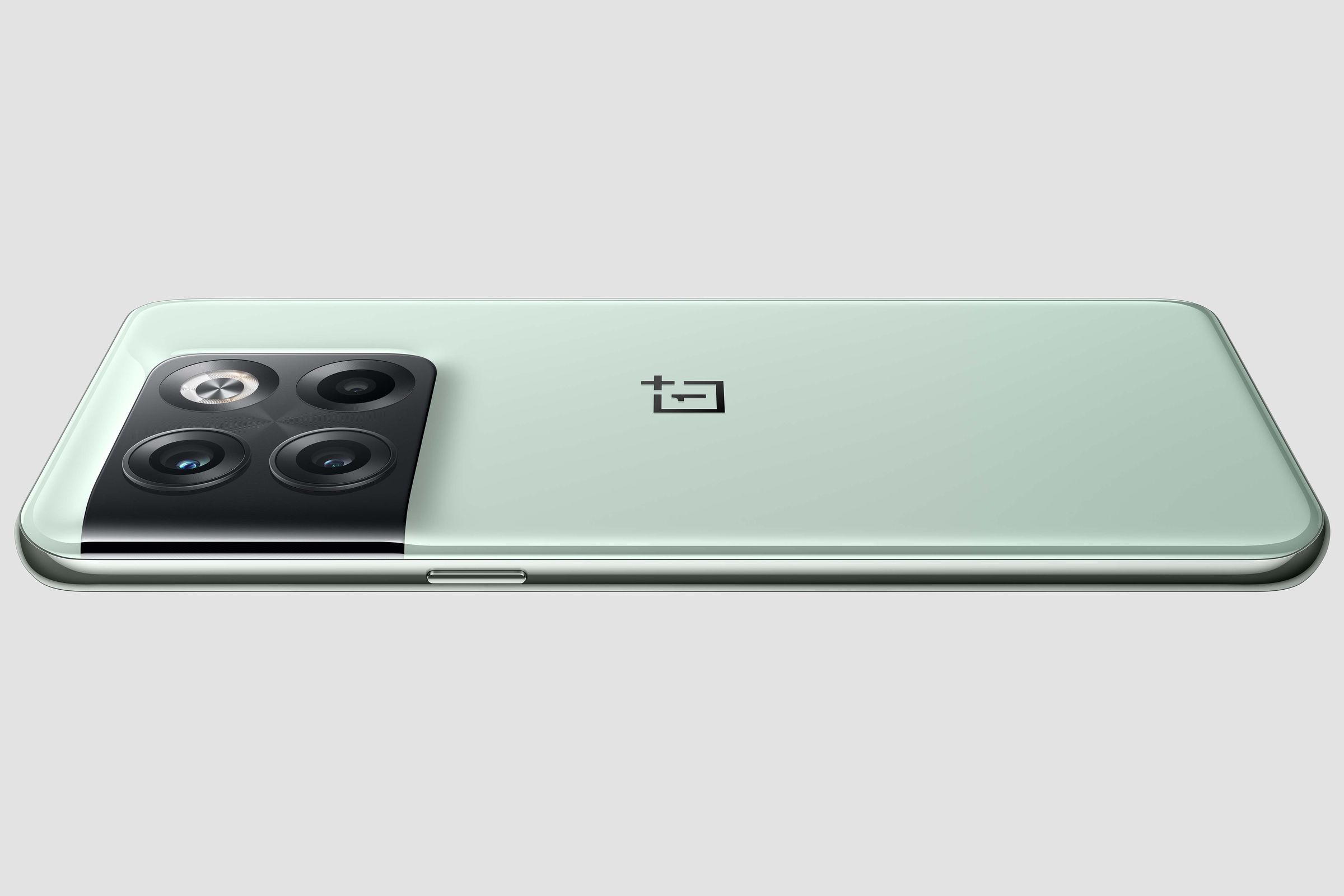 The OnePlus 10T in green.
