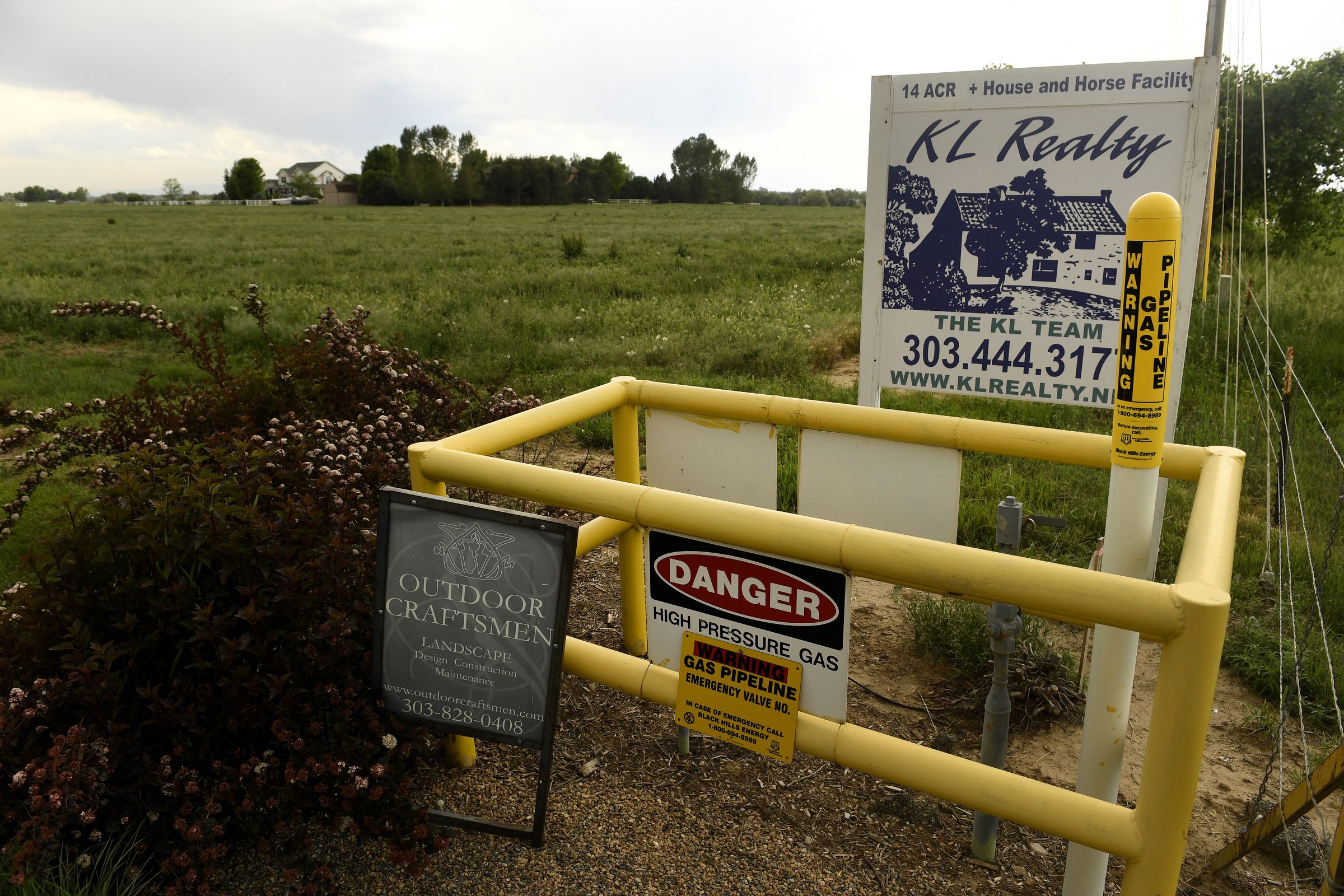 Drilling and fracking continue in Colorado coming ever closer to housing developments.